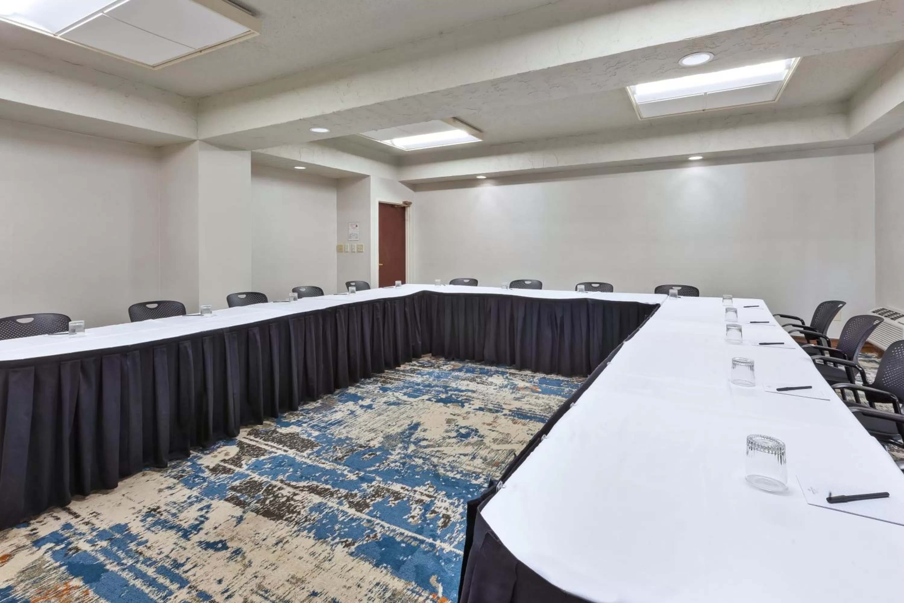 Meeting/conference room in Crowne Plaza Columbus North - Worthington by IHG