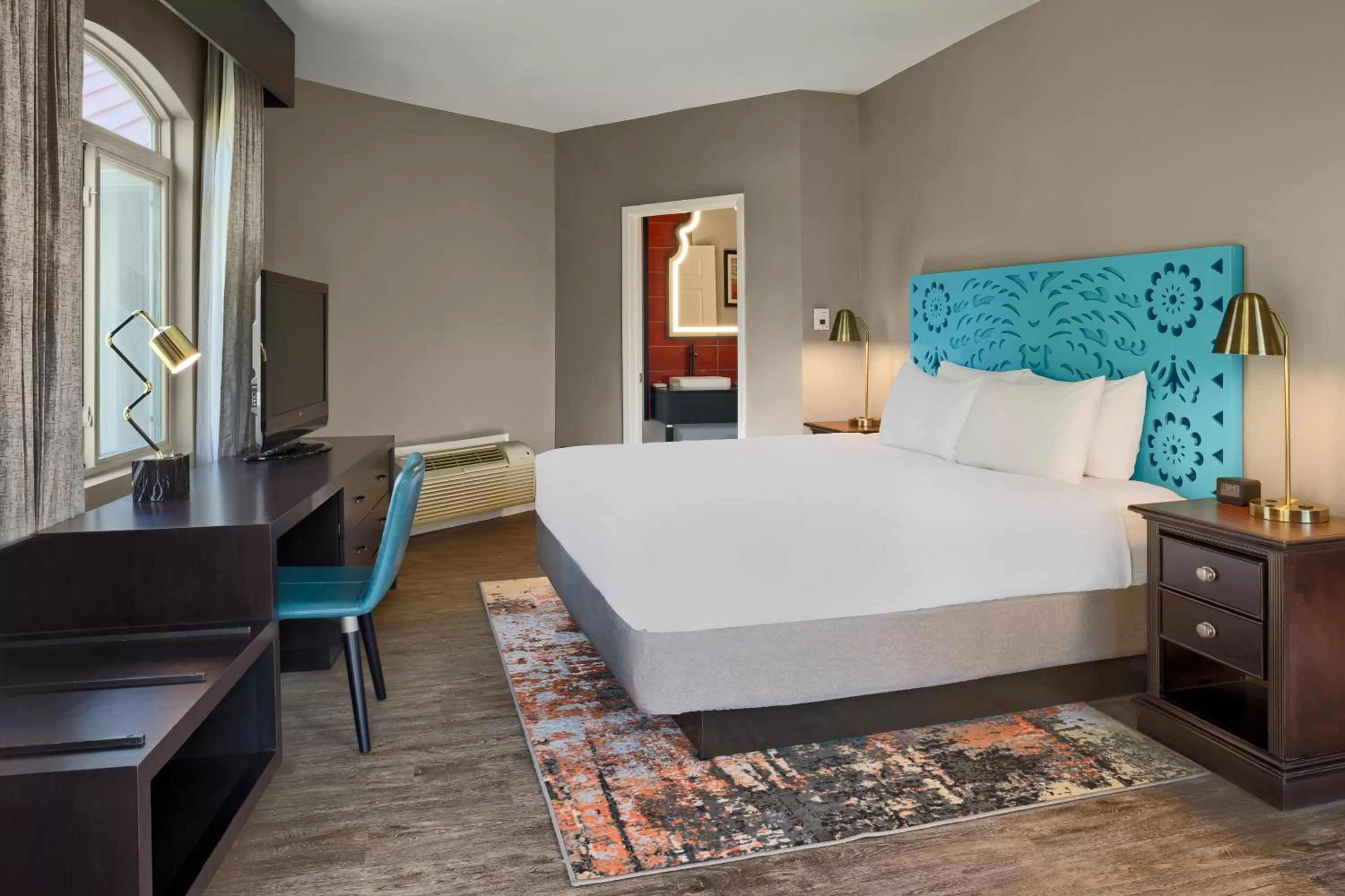 Photo of the whole room, Bed in Hotel Indigo San Antonio Riverwalk by IHG