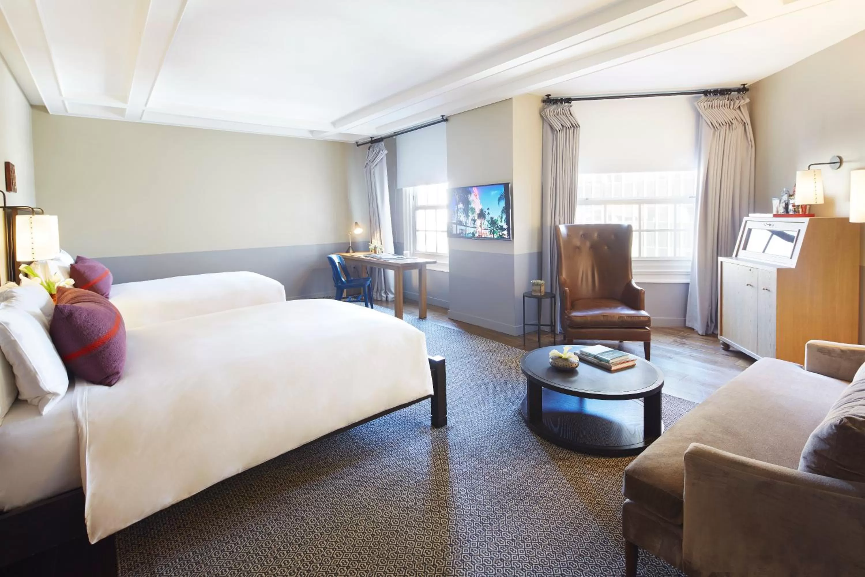 Bedroom, Bed in The Hollywood Roosevelt