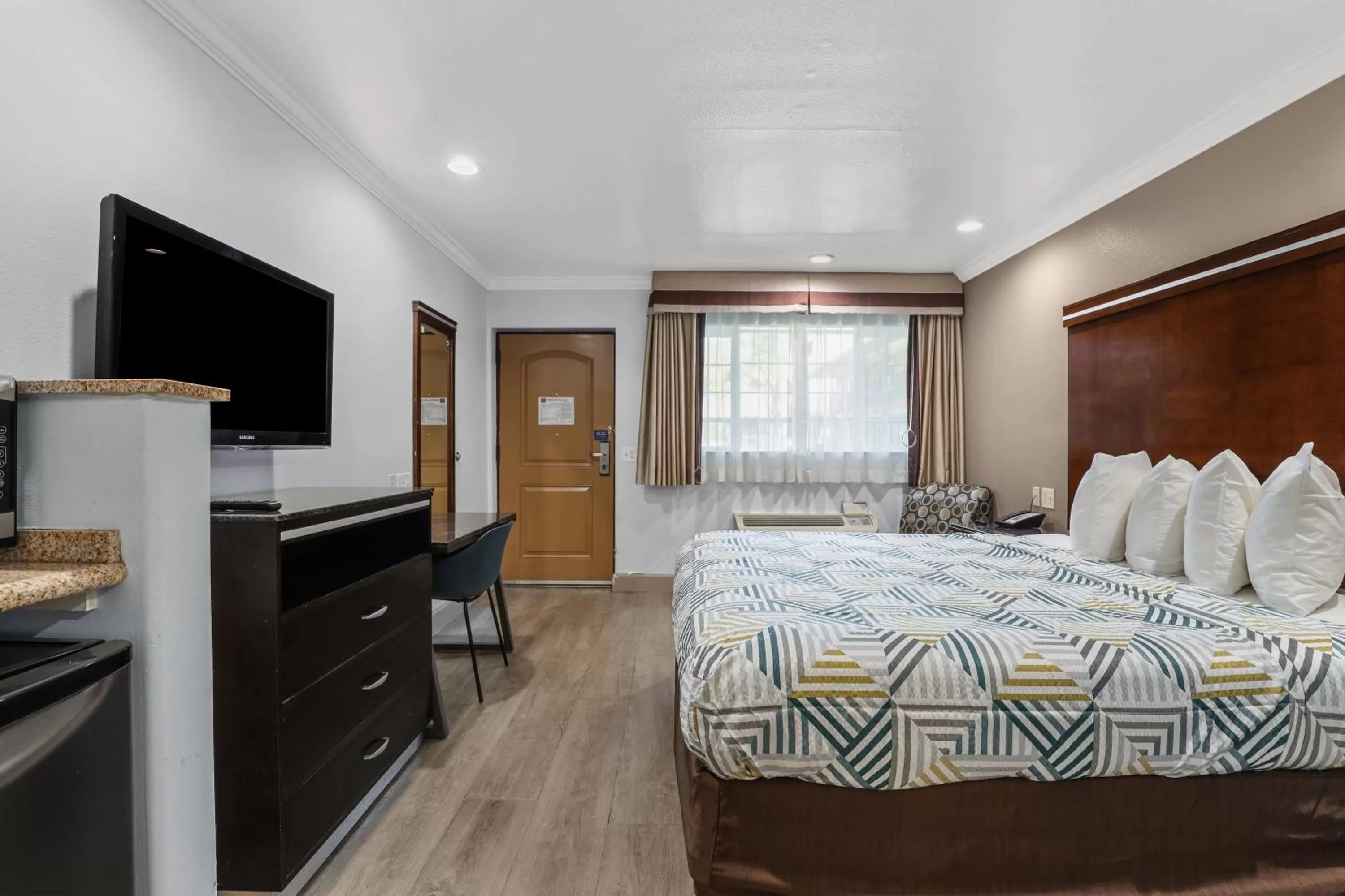 Bed in Motel 6 Carlsbad, Ca- North