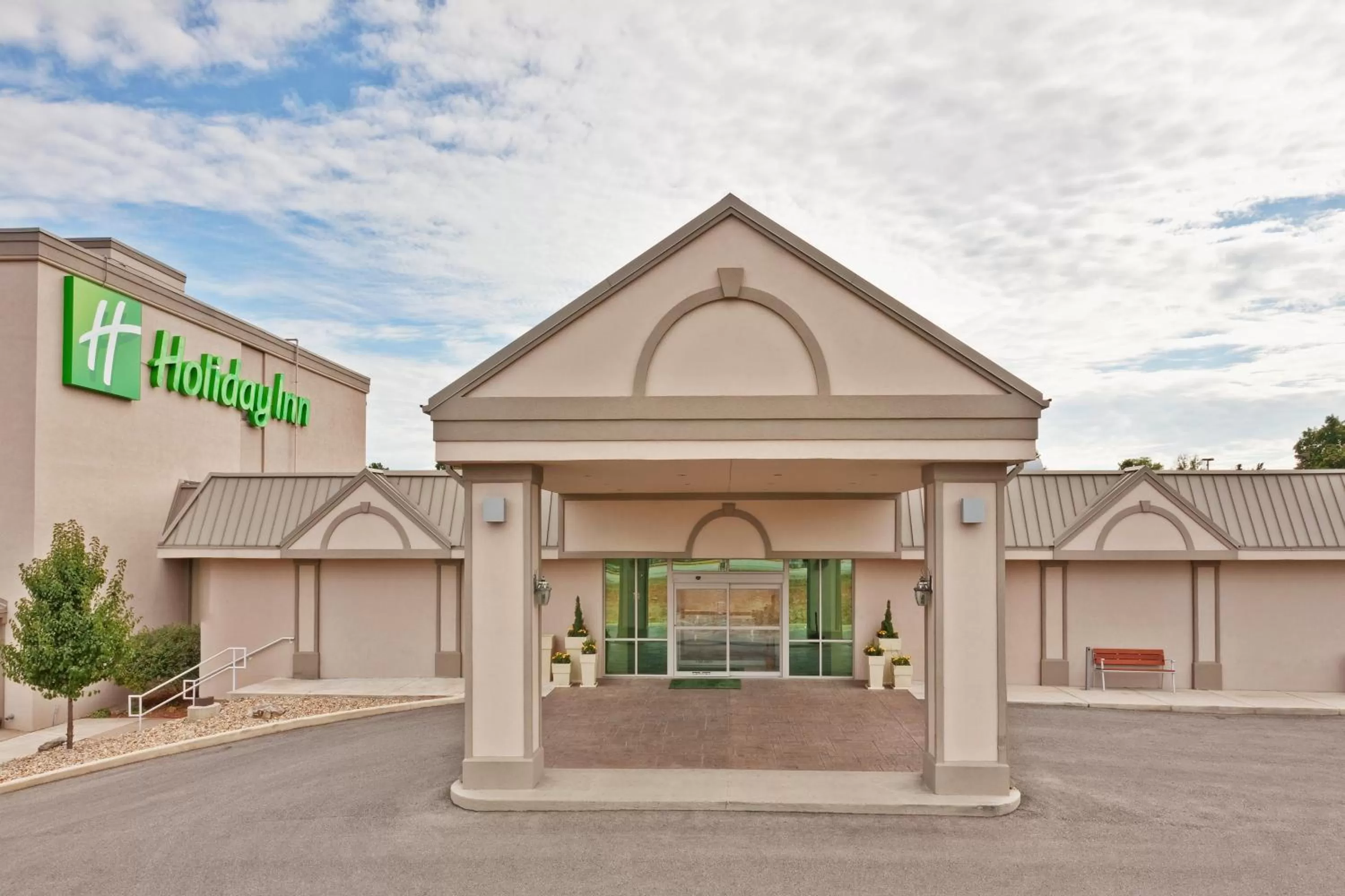 Property building in Holiday Inn Bloomington-University Area by IHG