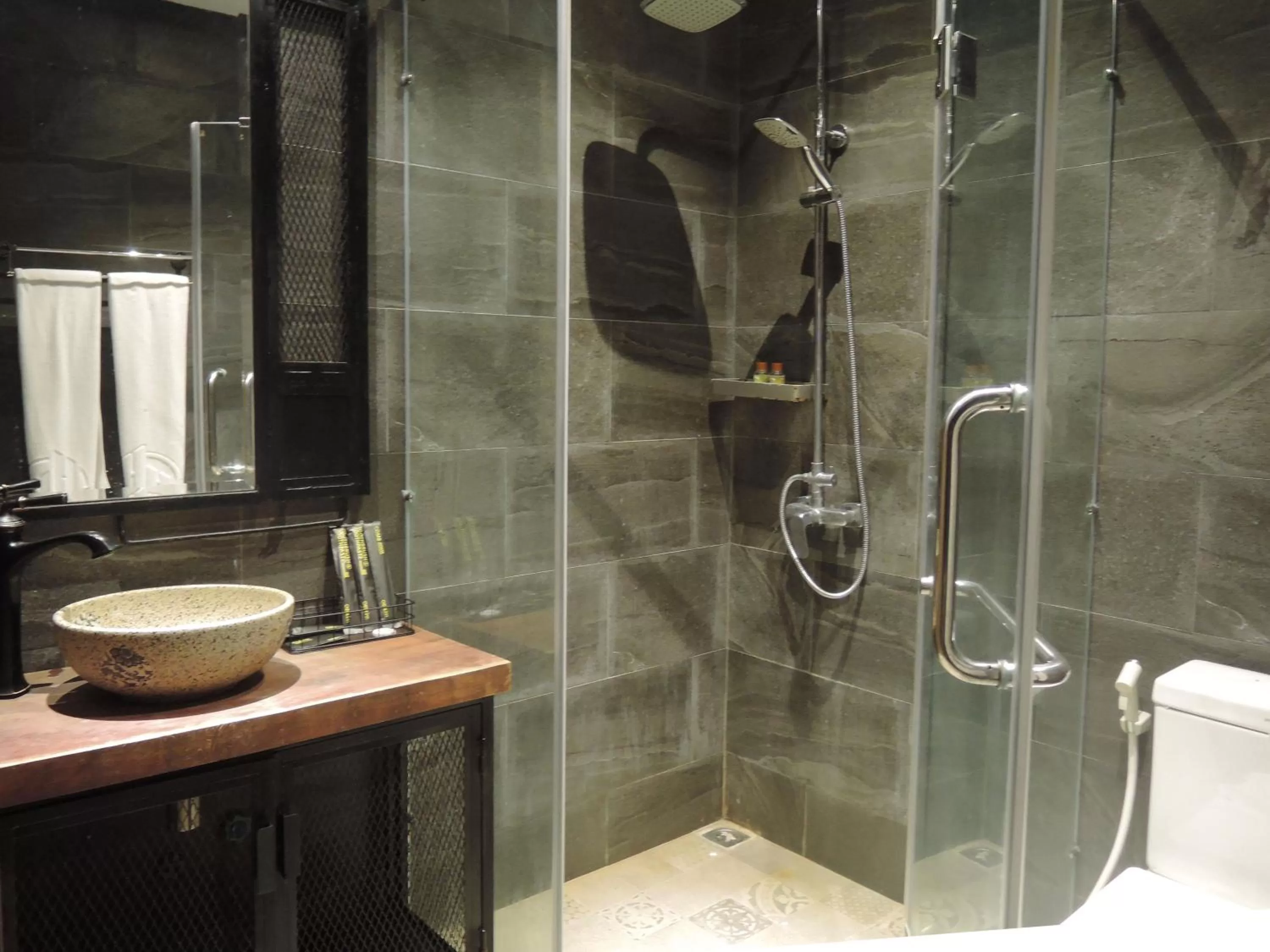 Shower in CHECK inn Phnom Penh BKK1