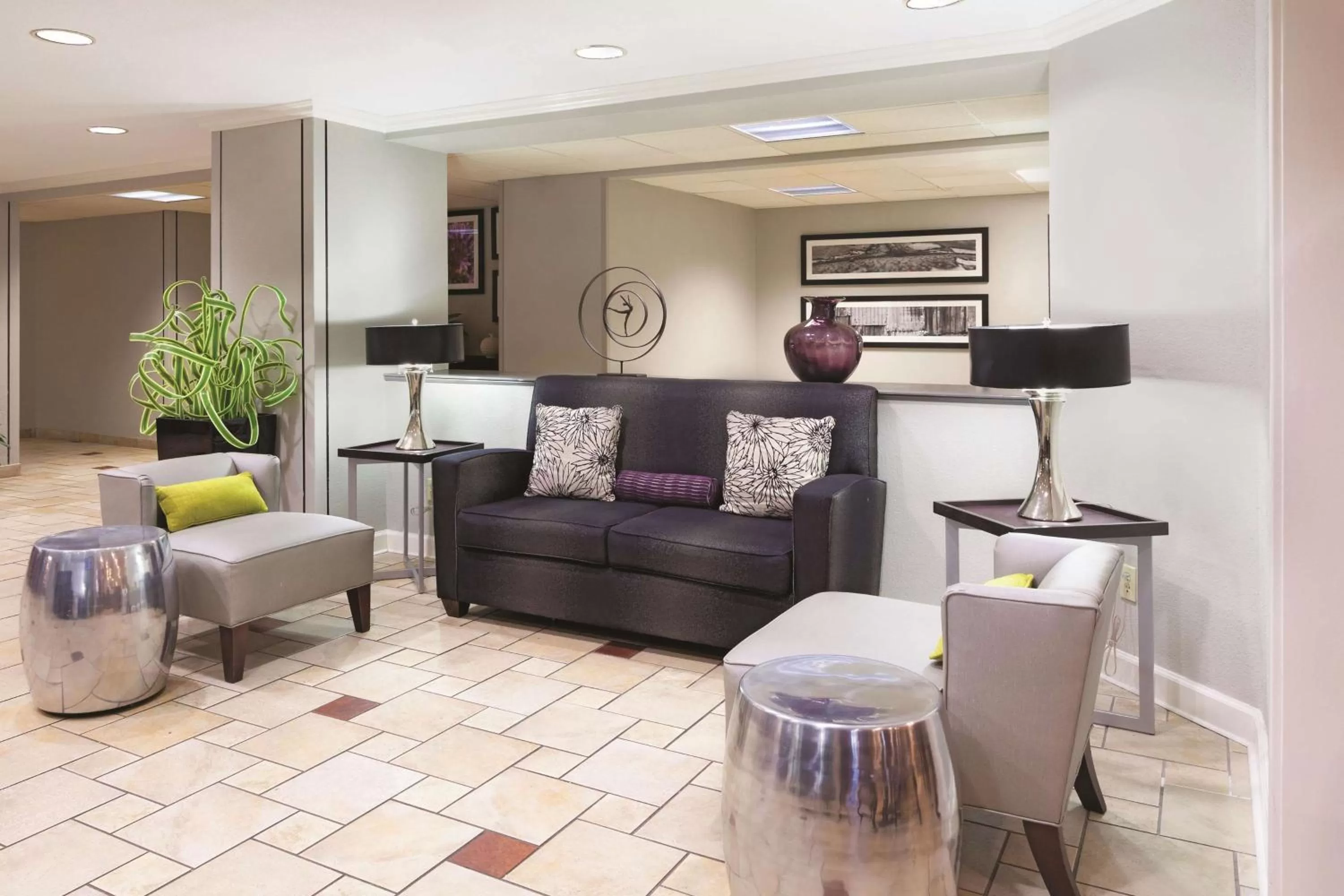 Lobby or reception in La Quinta by Wyndham Miami Airport East