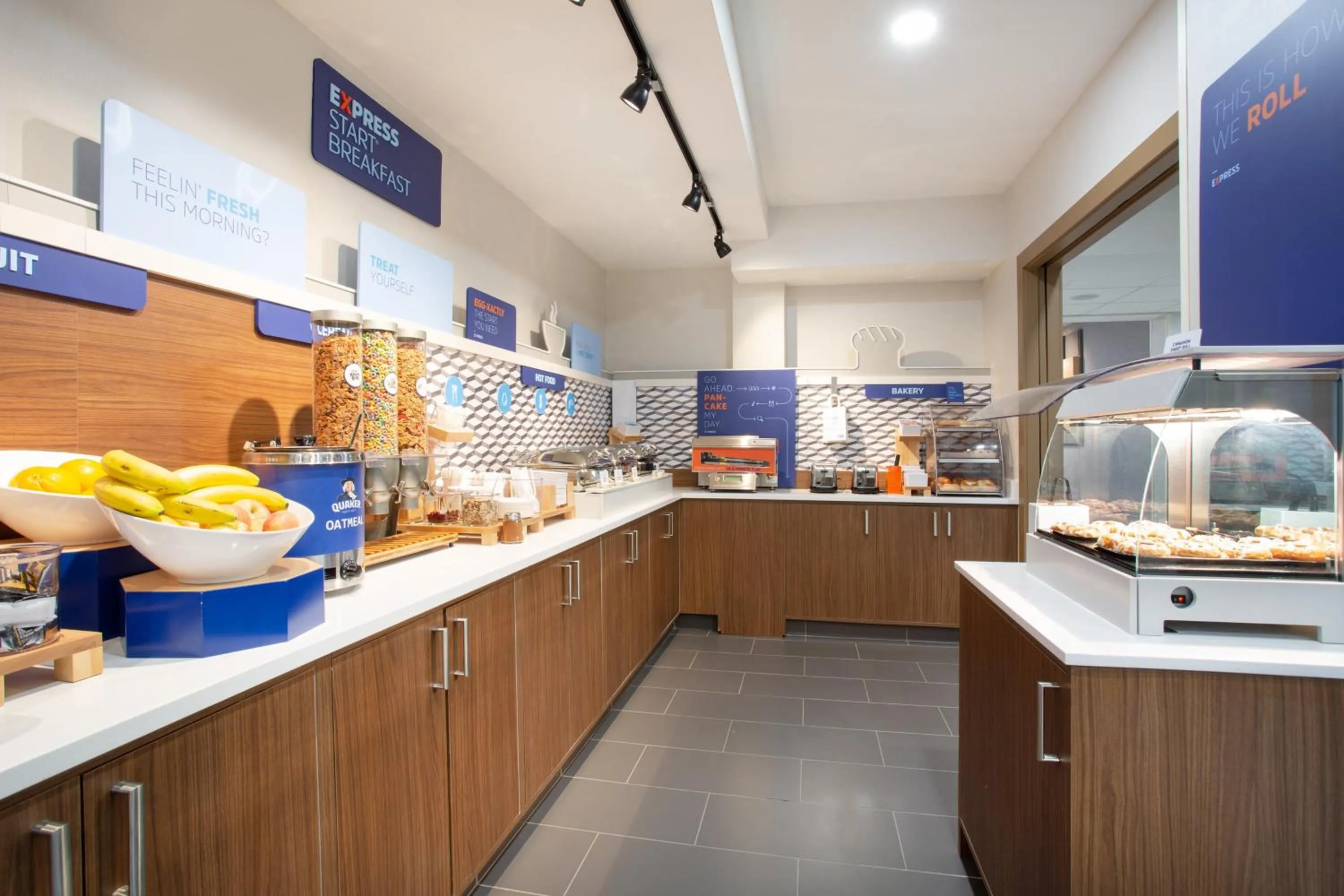 Breakfast in Holiday Inn Express & Suites Lincoln City by IHG