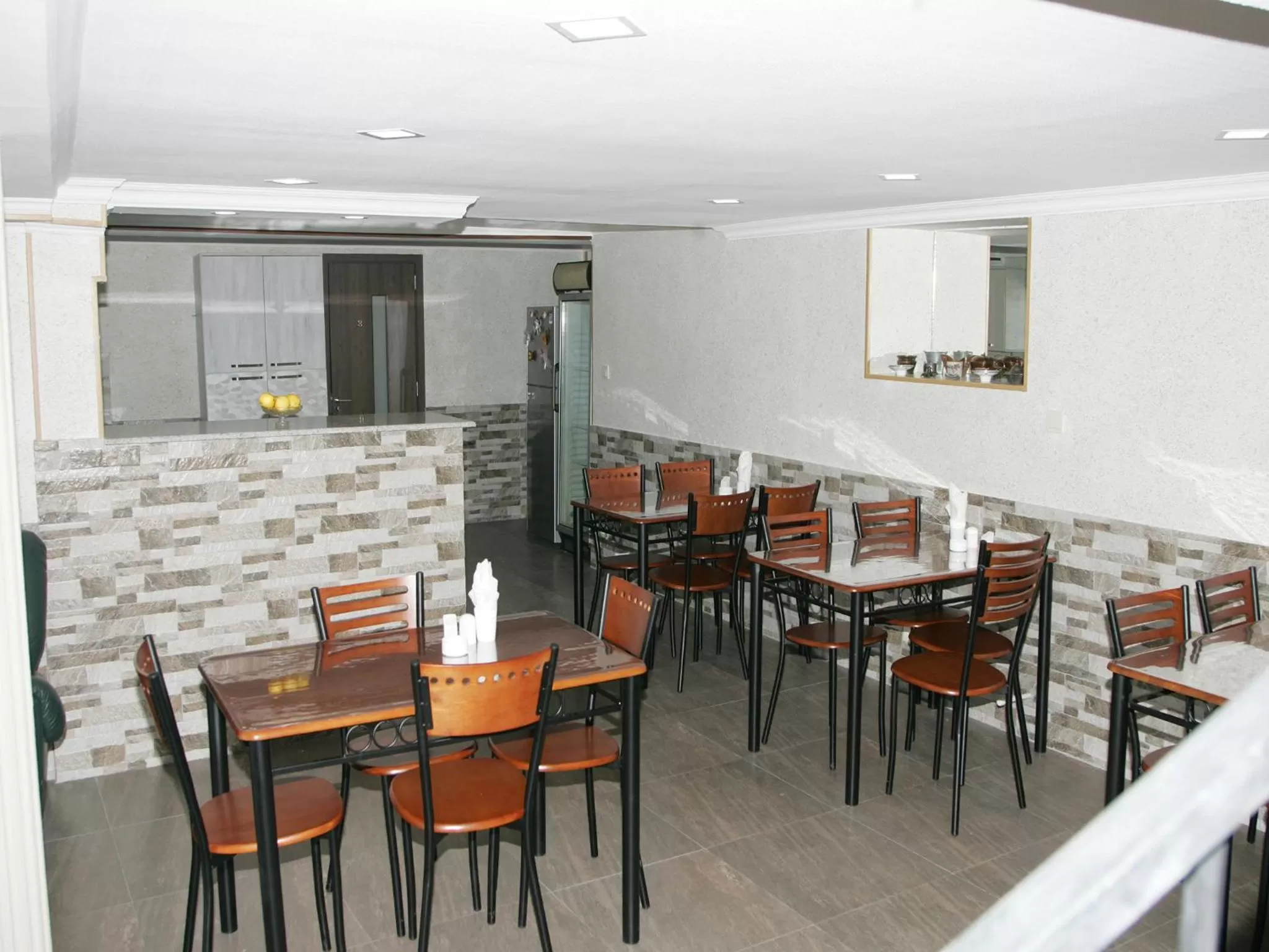 Restaurant/Places to Eat in Hotel Tskhumi