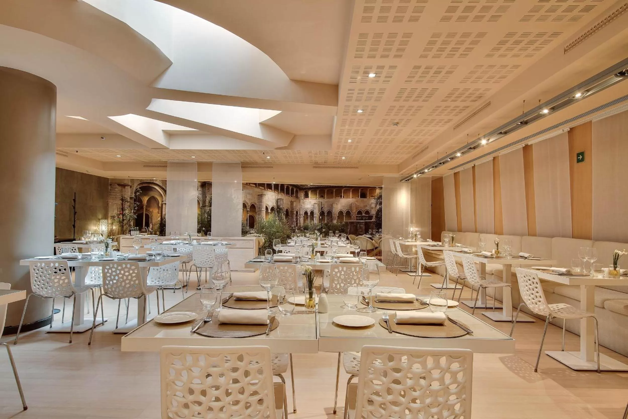 Restaurant/places to eat in Hotel Badalona Tower