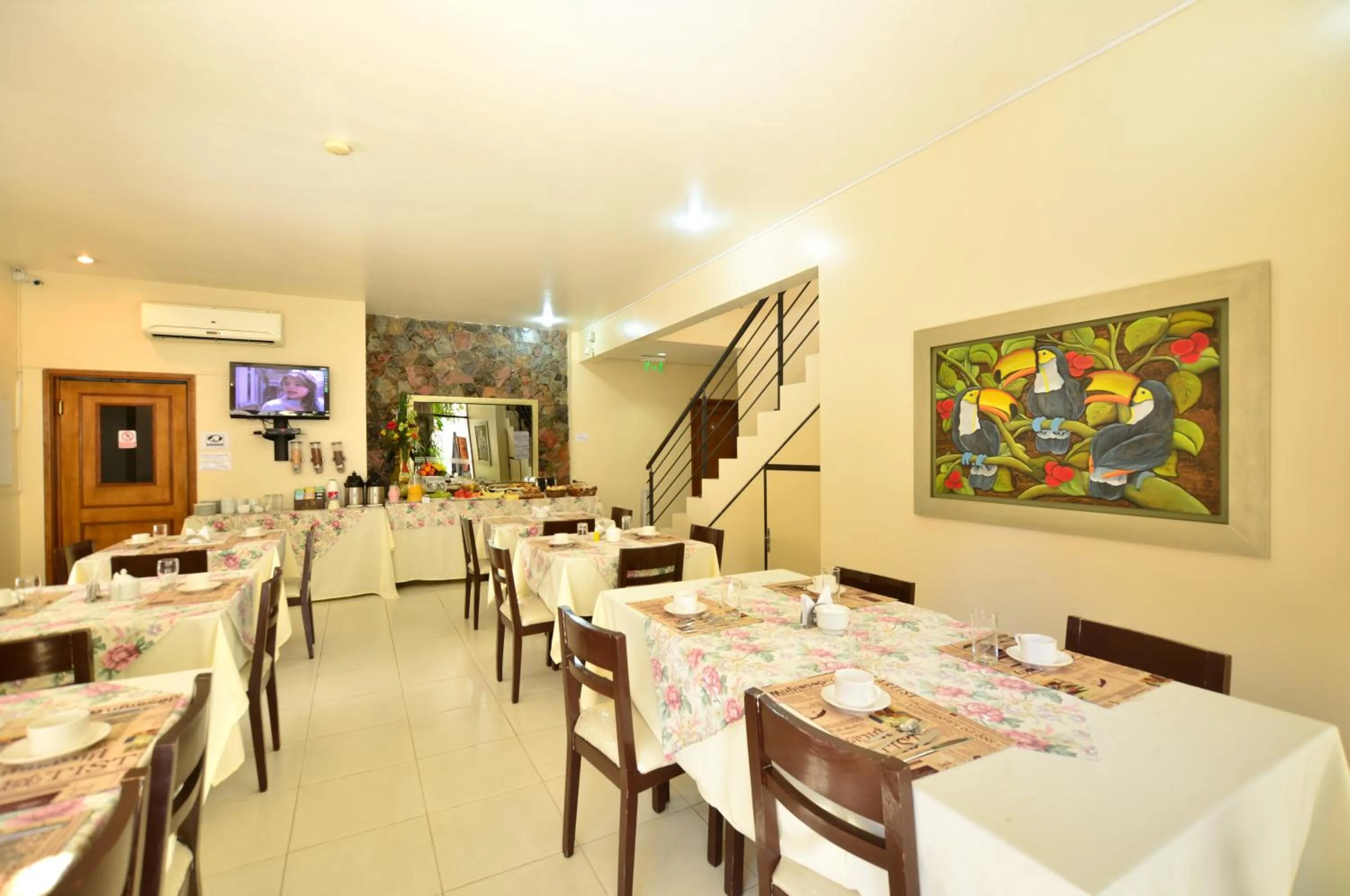 Restaurant/Places to Eat in Hotel Pantanal Inn