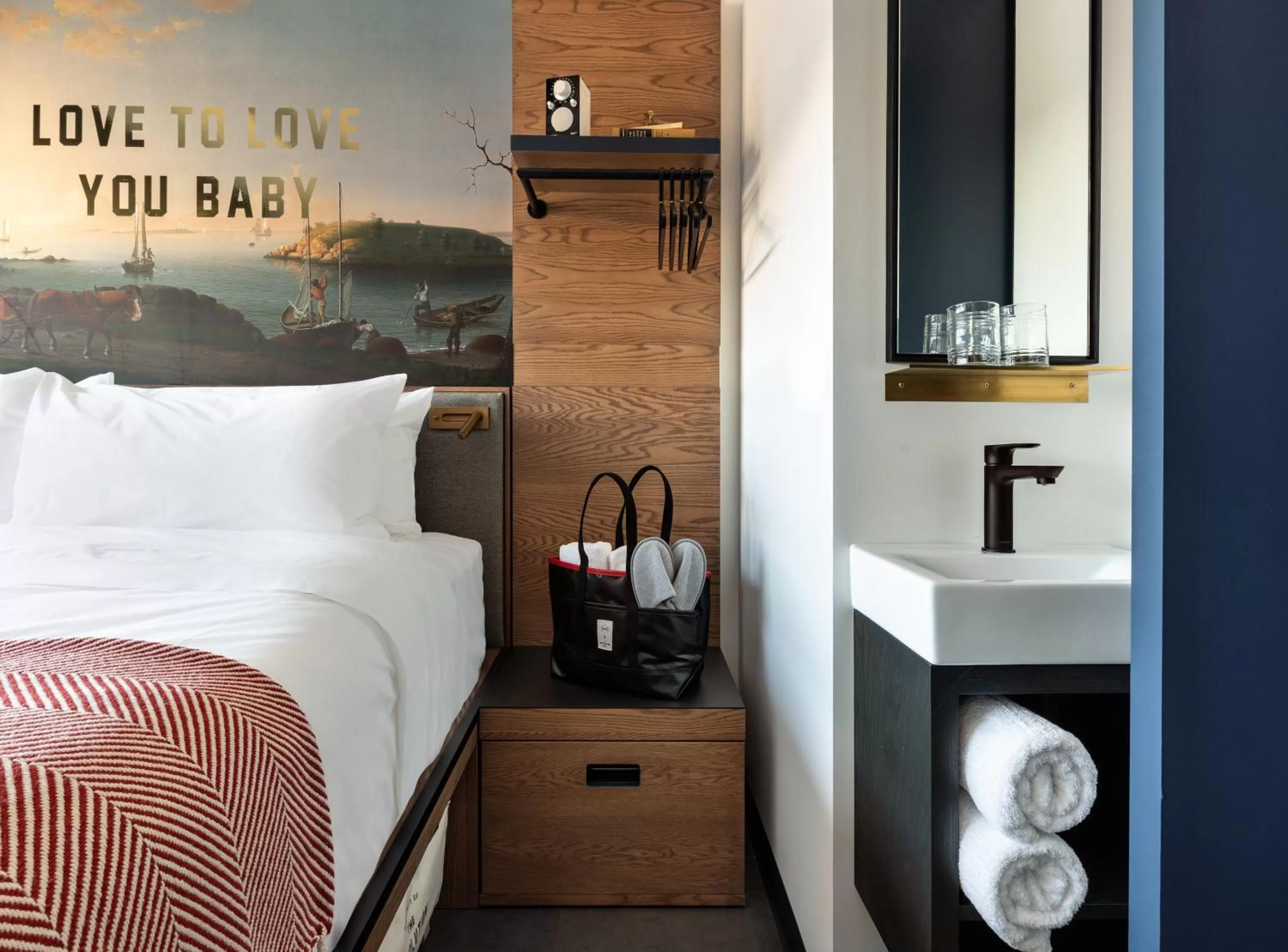 Photo of the whole room, Bed in The Revolution Hotel