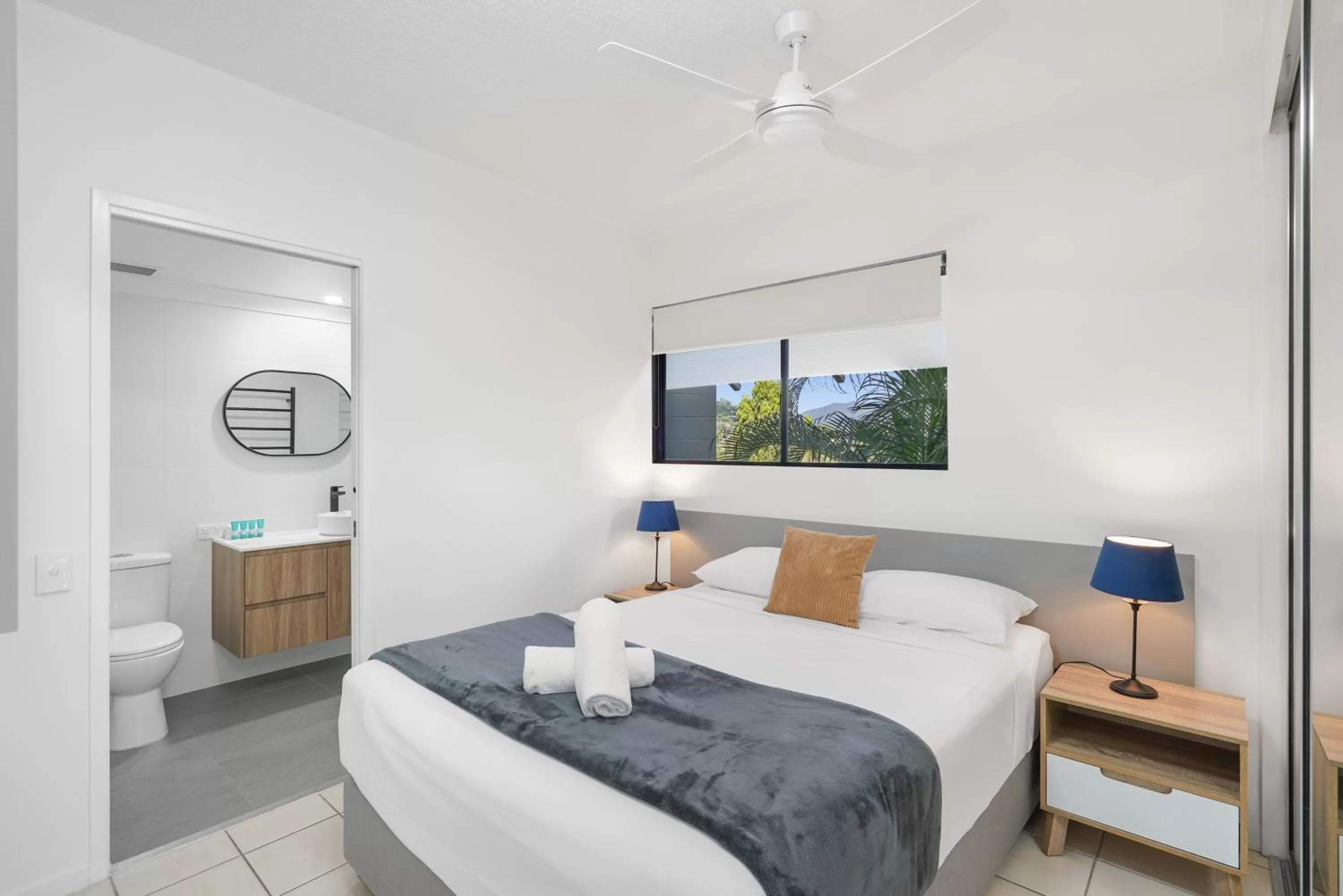 Bedroom, Bed in Amaroo At Trinity