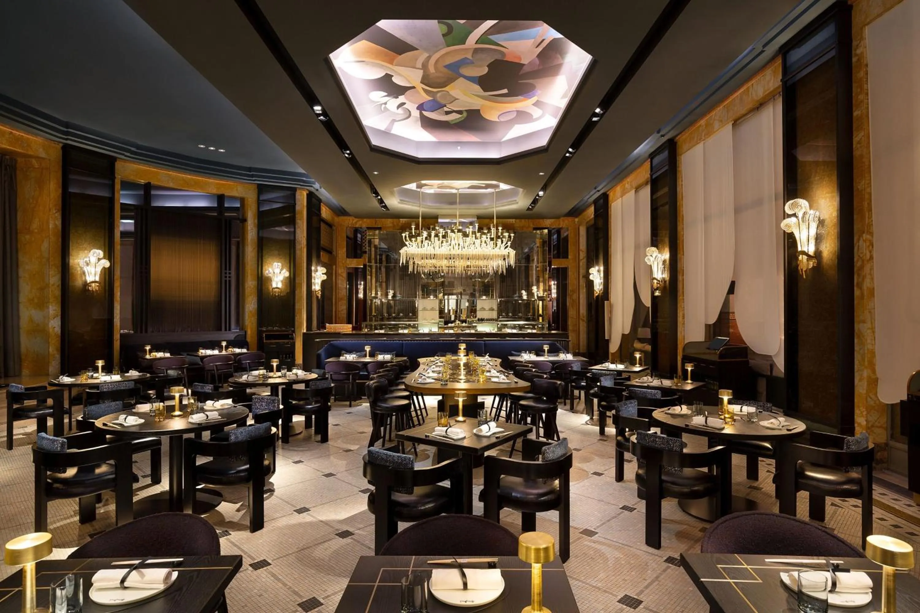 Restaurant/places to eat in Prince de Galles, a Luxury Collection hotel, Paris