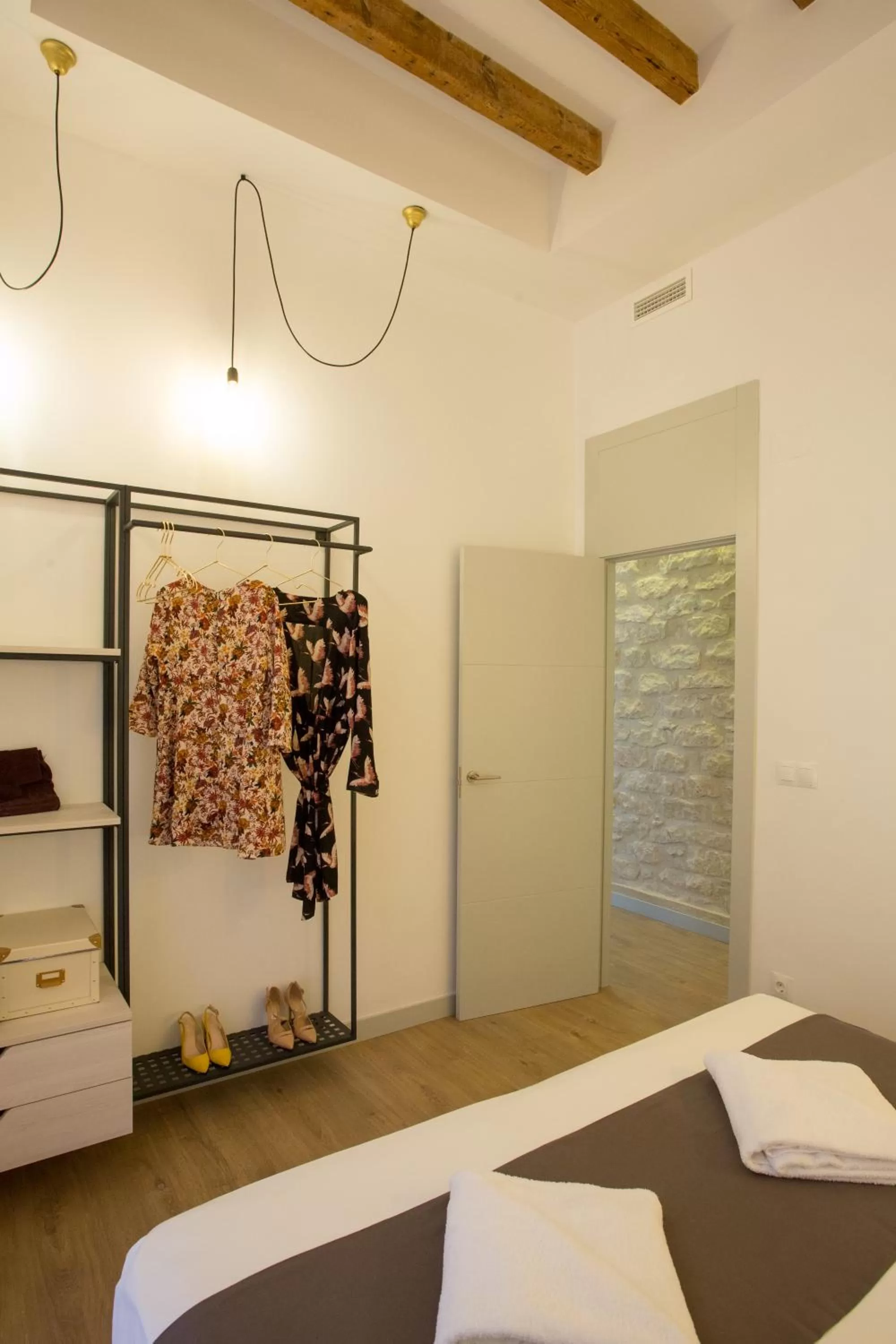 Photo of the whole room, Bed in S30 Reina Victoria