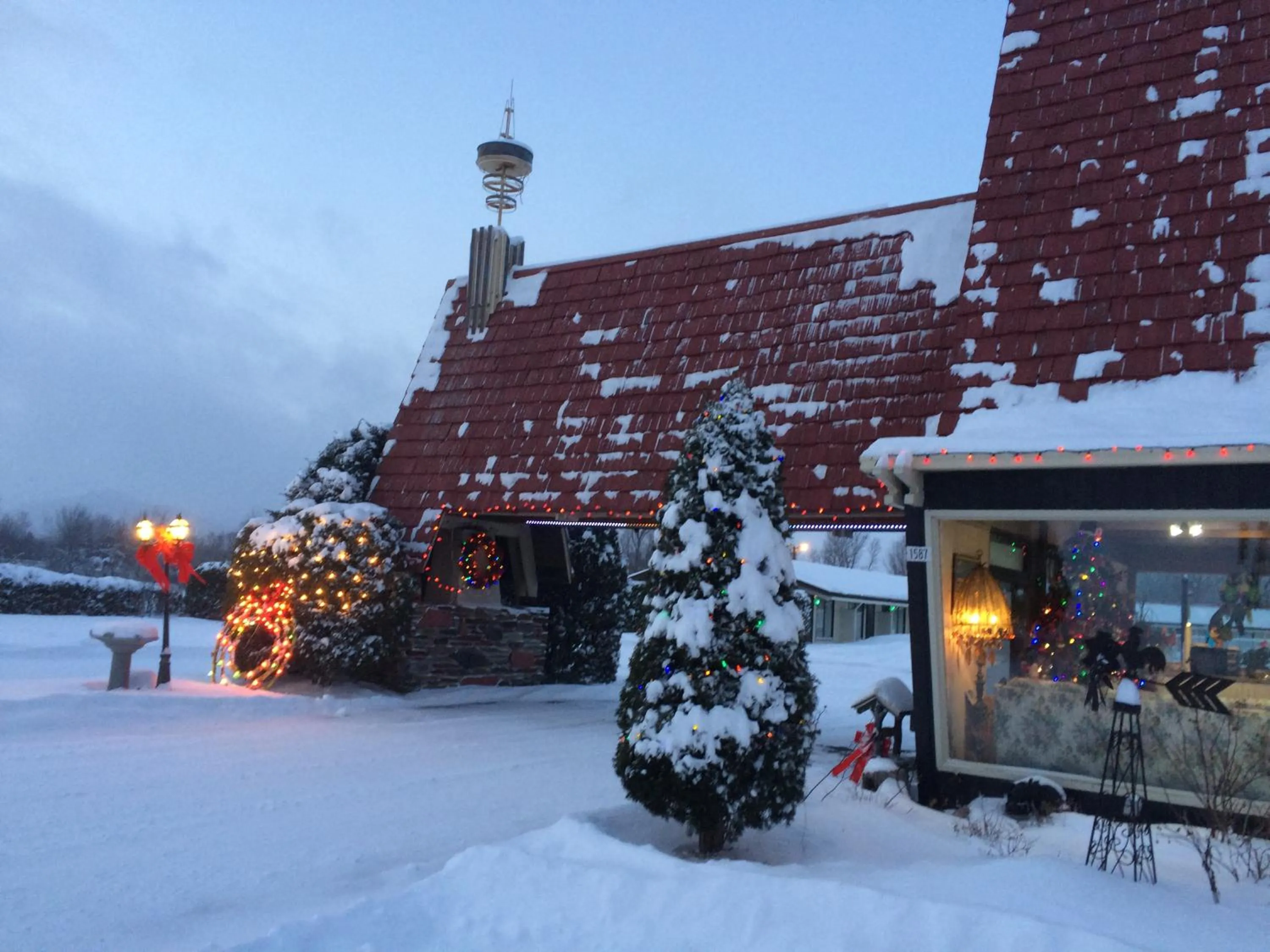 Winter in Hotel Motel Bonsoir