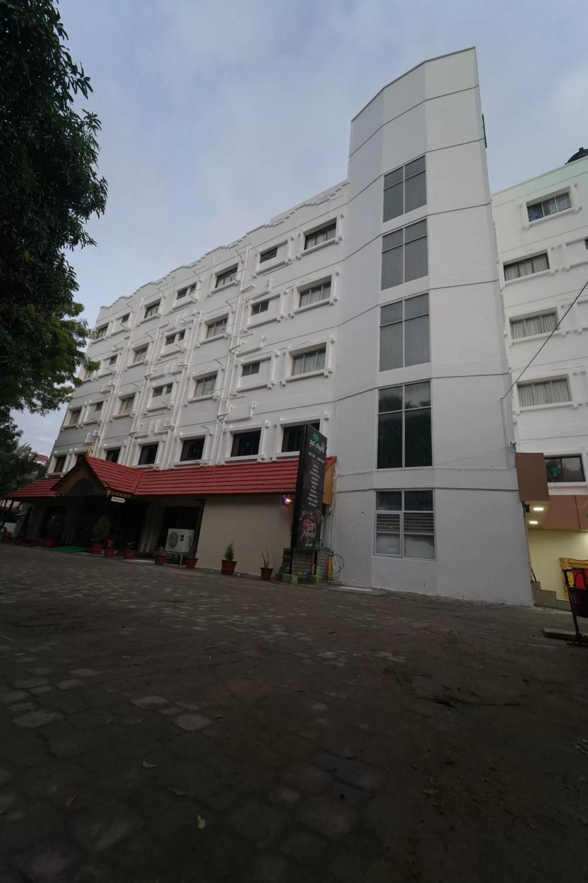 Property building in Hotel Palmyra Grand Inn