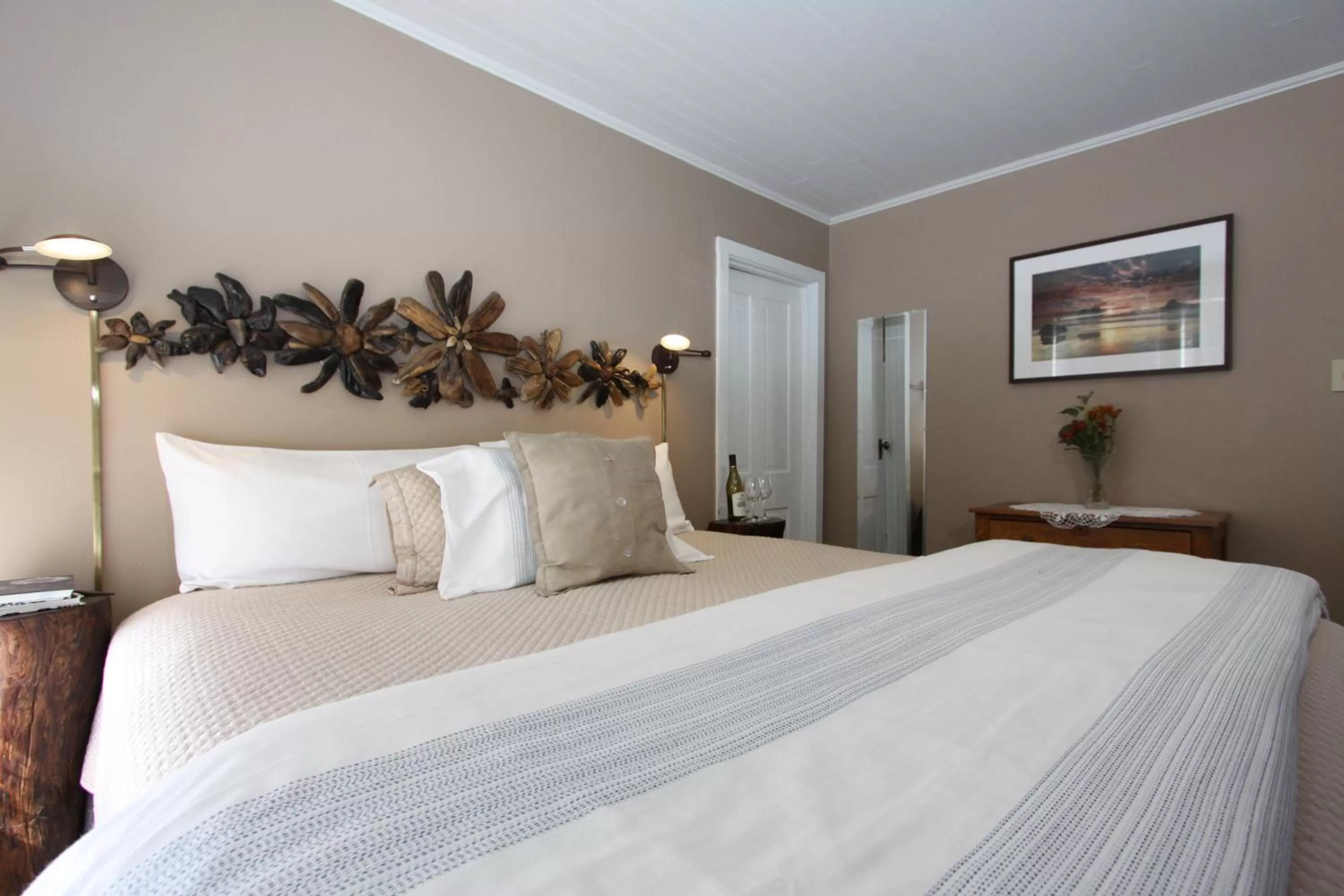 Bed in Seagull Inn Bed & Breakfast