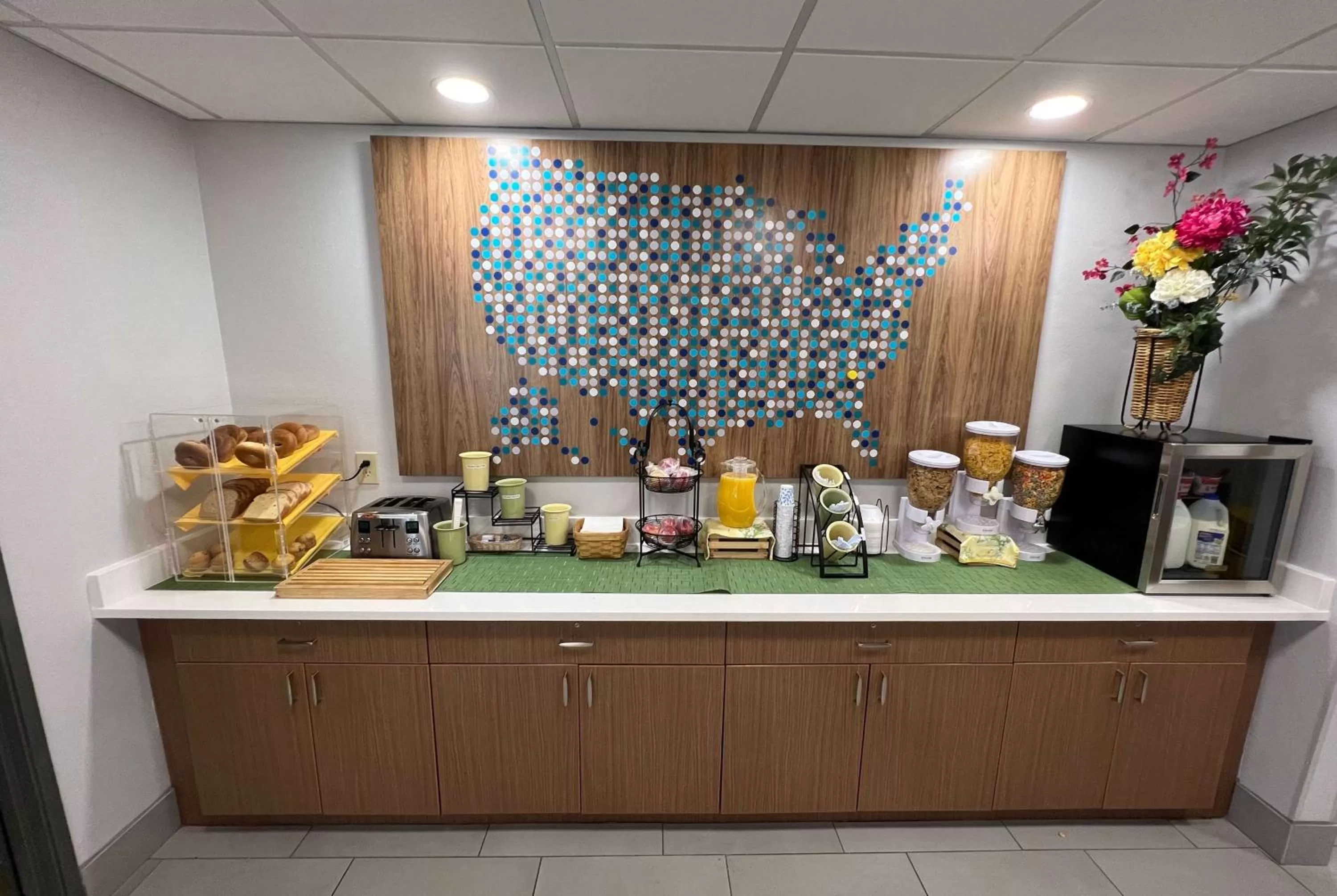 Breakfast in Microtel Inn & Suites by Wyndham Charlotte/Northlake