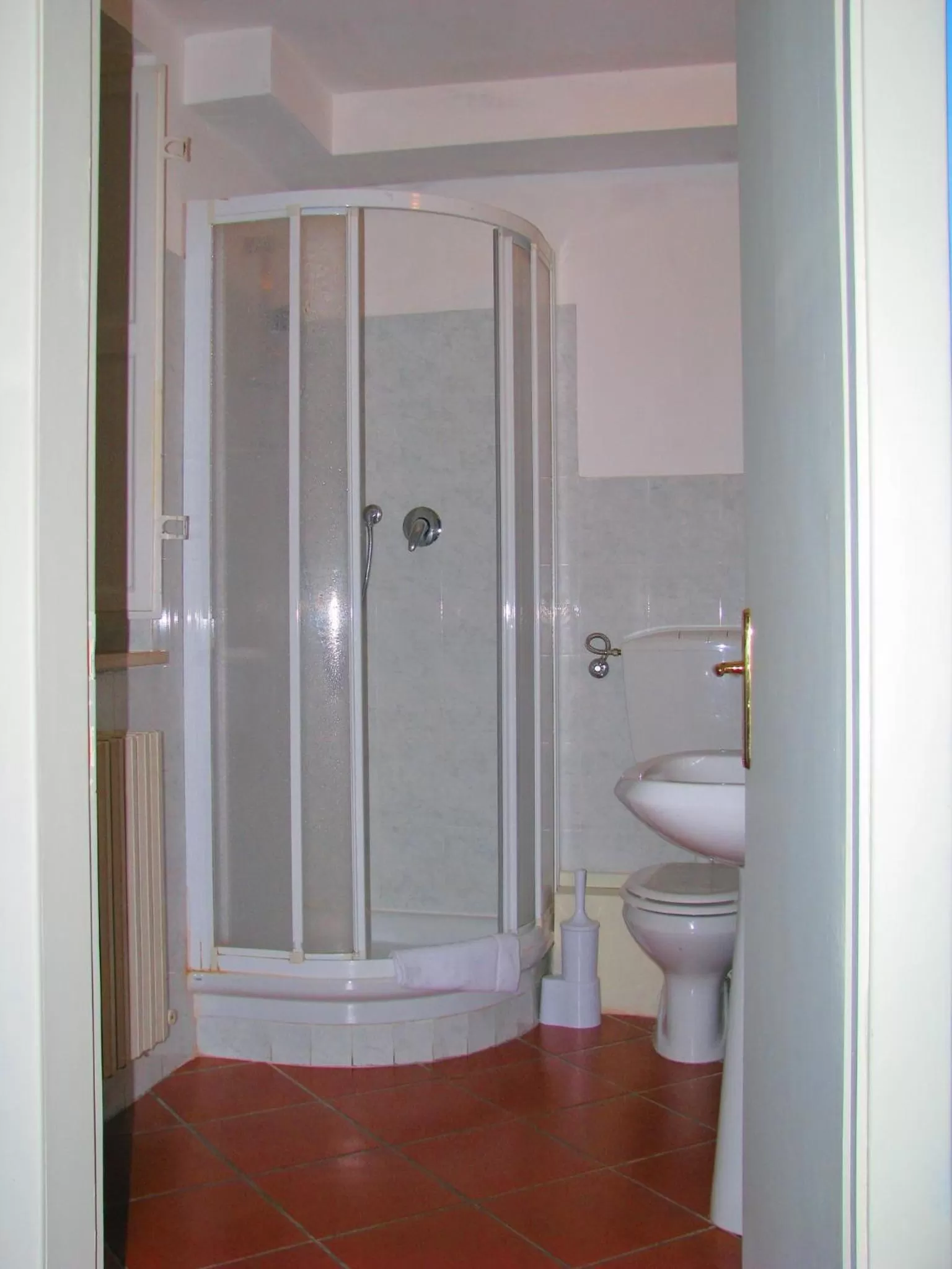 Shower in Al Cardinale Rooms & Studios