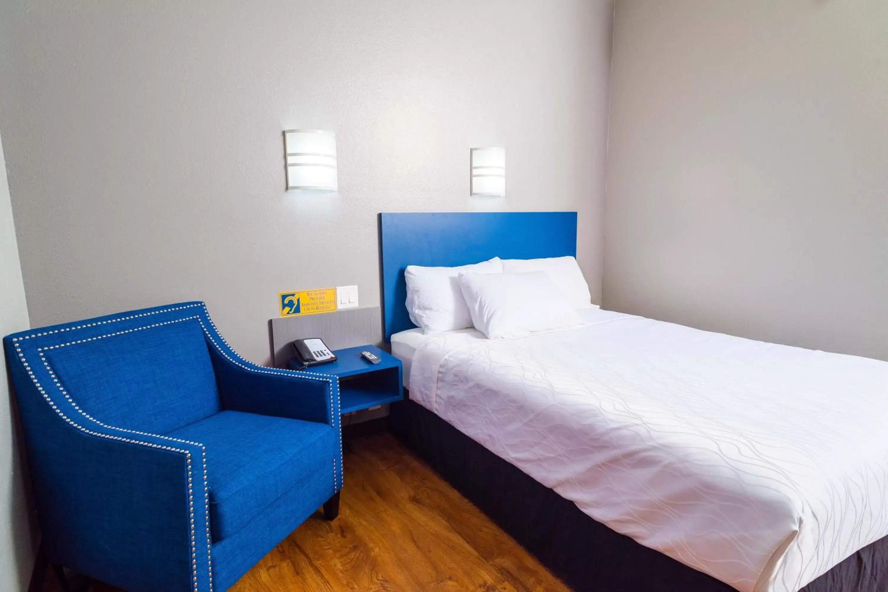 Queen Room with Tub - Accessible/Non Smoking in Studio Z, Ascend Hotel Collection Queen Room with Tub - Accessible/Non Smoking in Studio Z, Ascend Hotel Collection