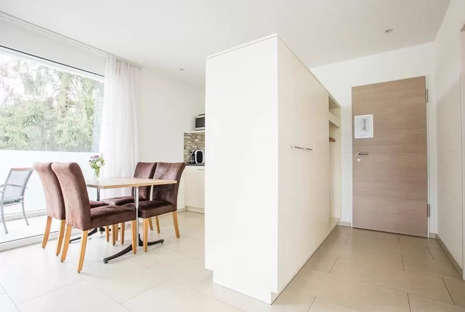 Kitchen or kitchenette, Dining Area in Aparthotel Wiggertal - Self Check-in