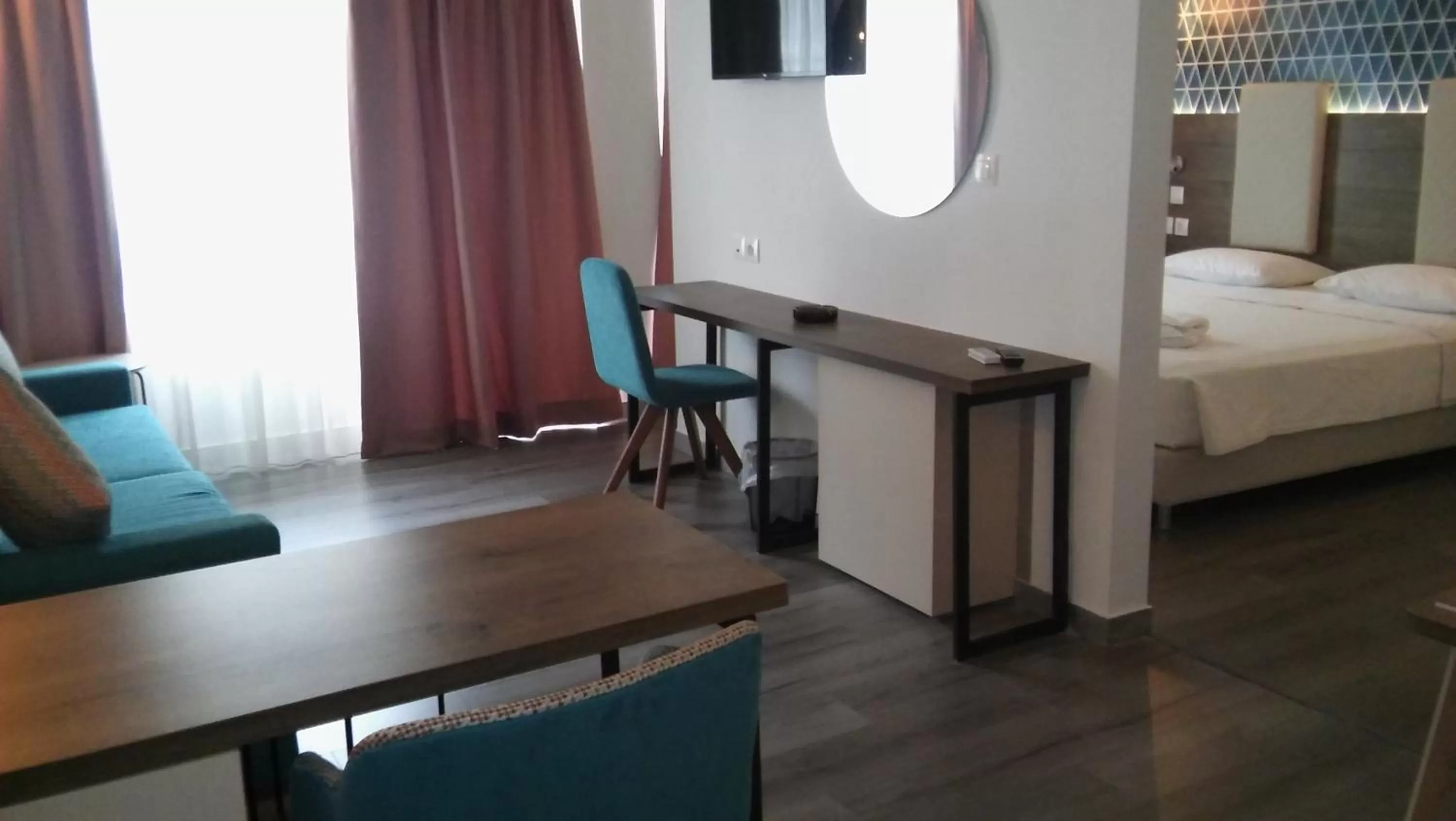 Living room, Bed in Metropolitan