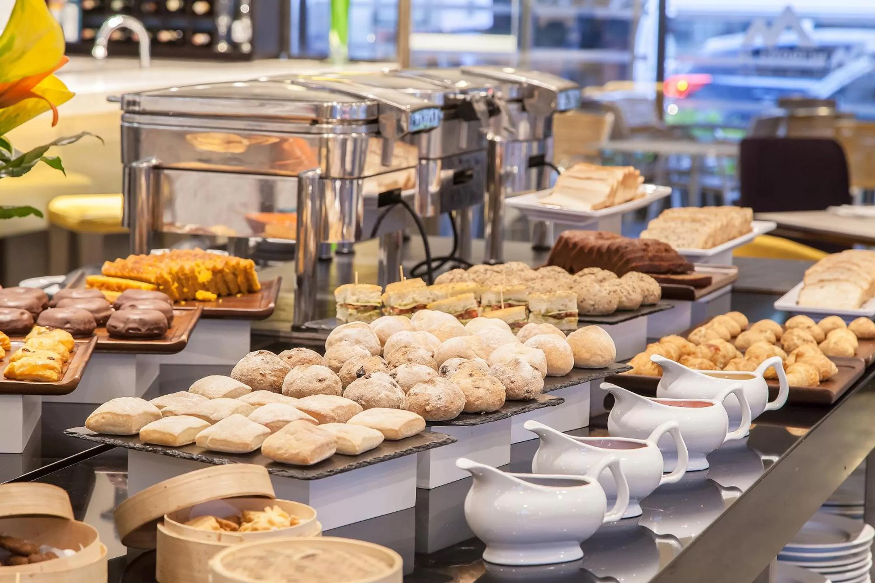 Restaurant/places to eat in Radisson Bogota Metrotel