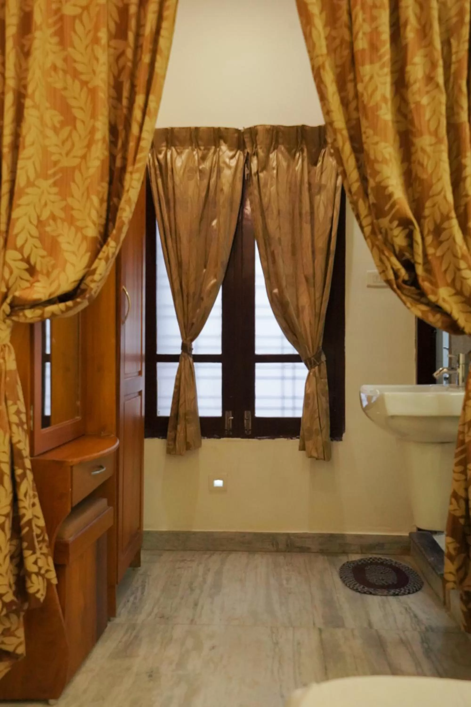 wardrobe in SGS Lodgings International