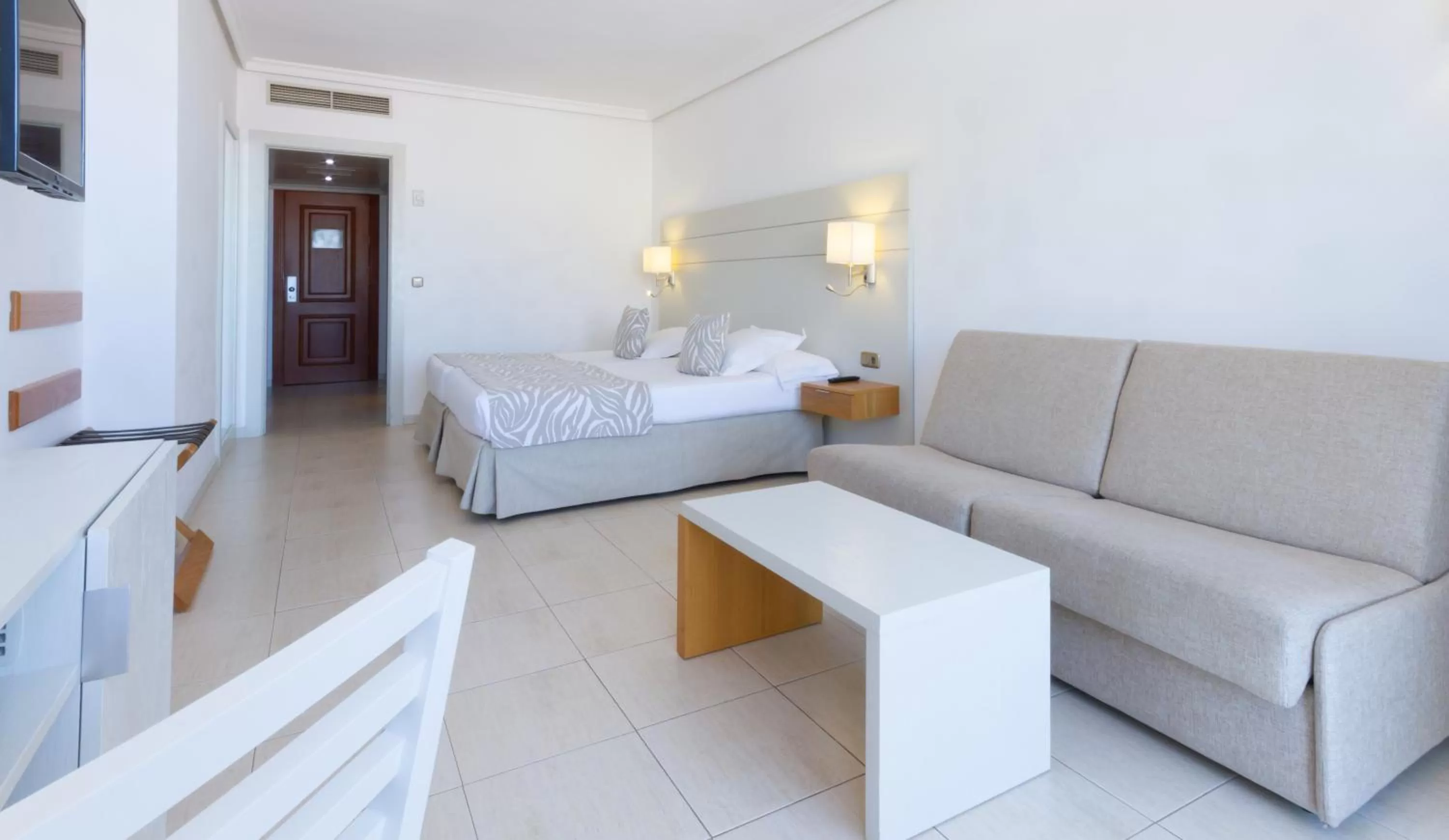 Deluxe (1 adulto + 1 niño) in Landmar Playa La Arena