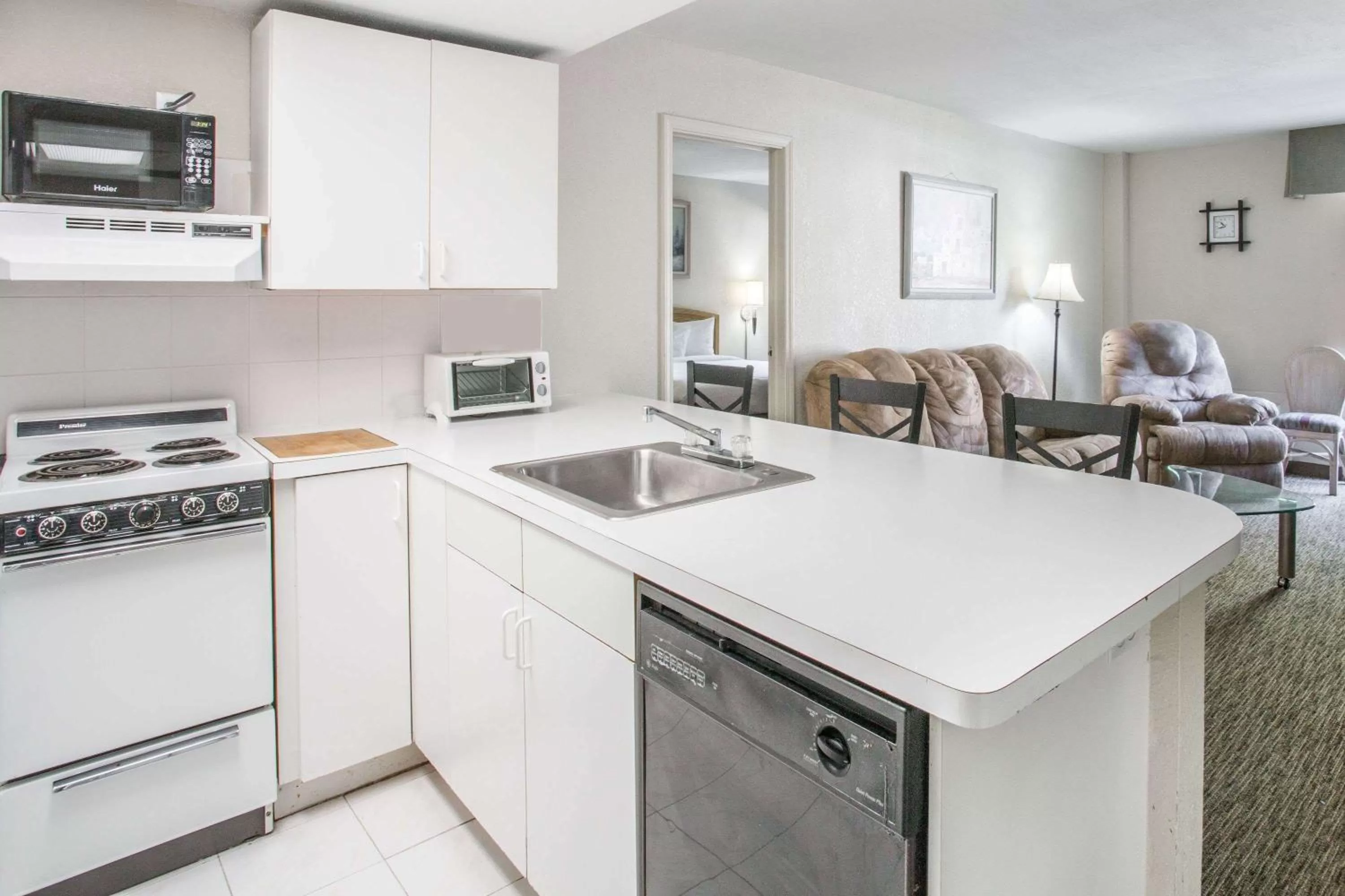 Photo of the whole room in Days Hotel by Wyndham Peoria Glendale Area