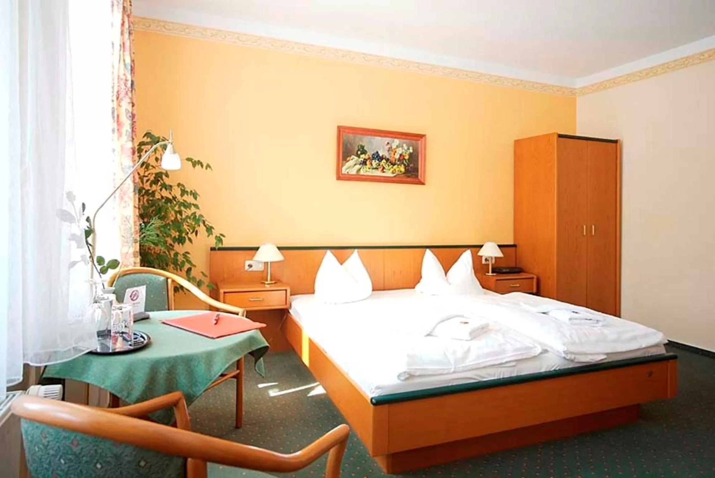 View (from property/room), Bed in Hotel Villa Elisabeth