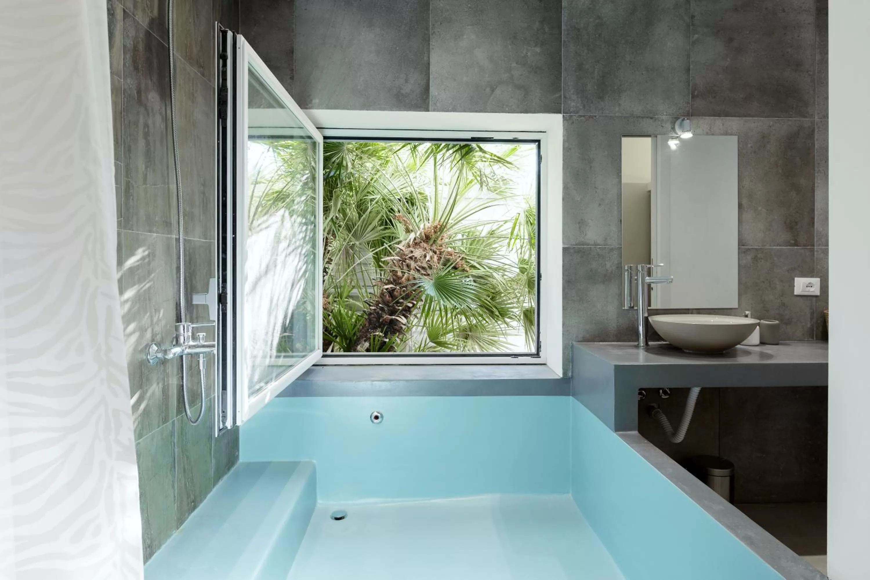 Shower in Naturarte Guesthouse