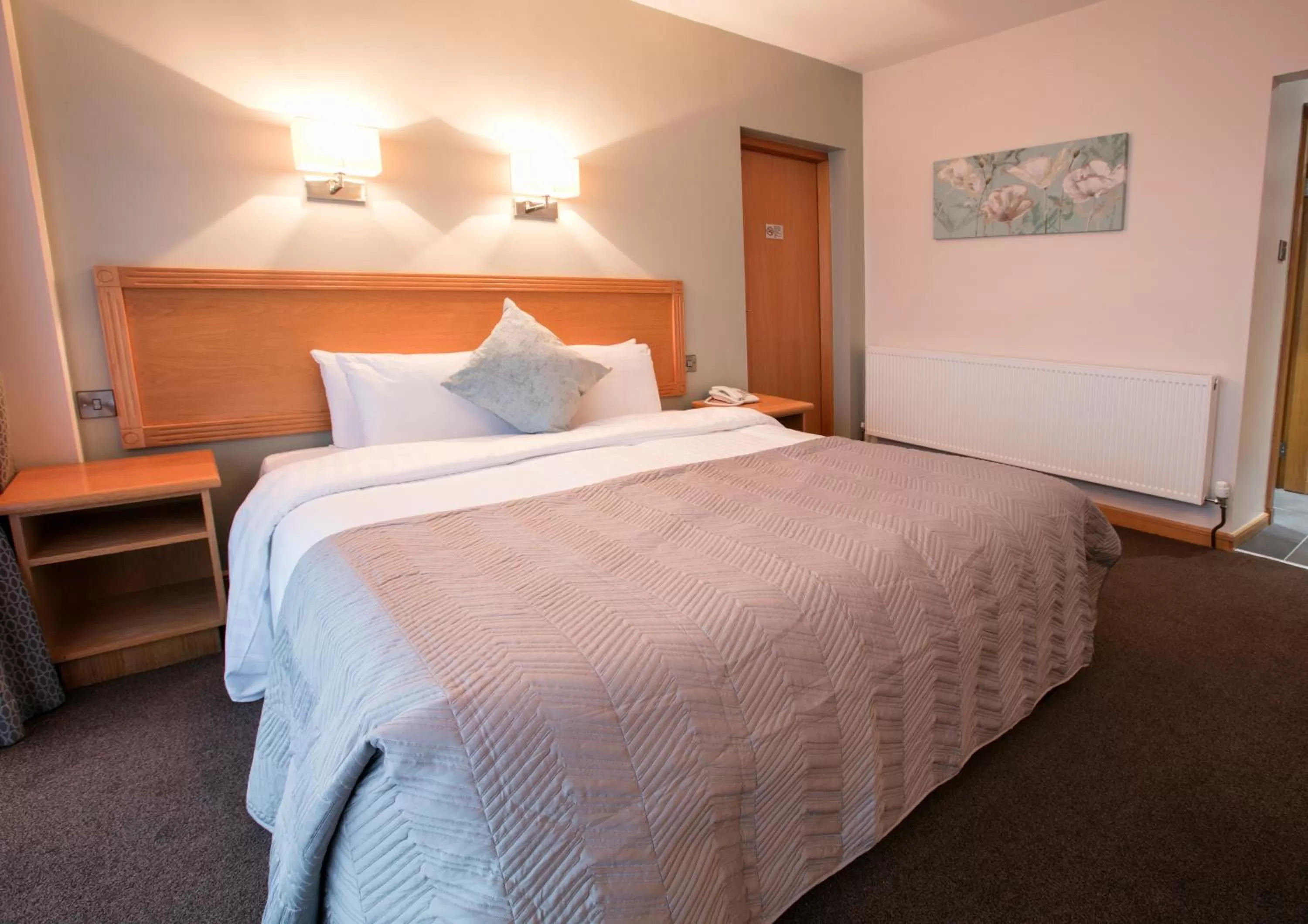 Bed in La Mon Hotel & Country Club