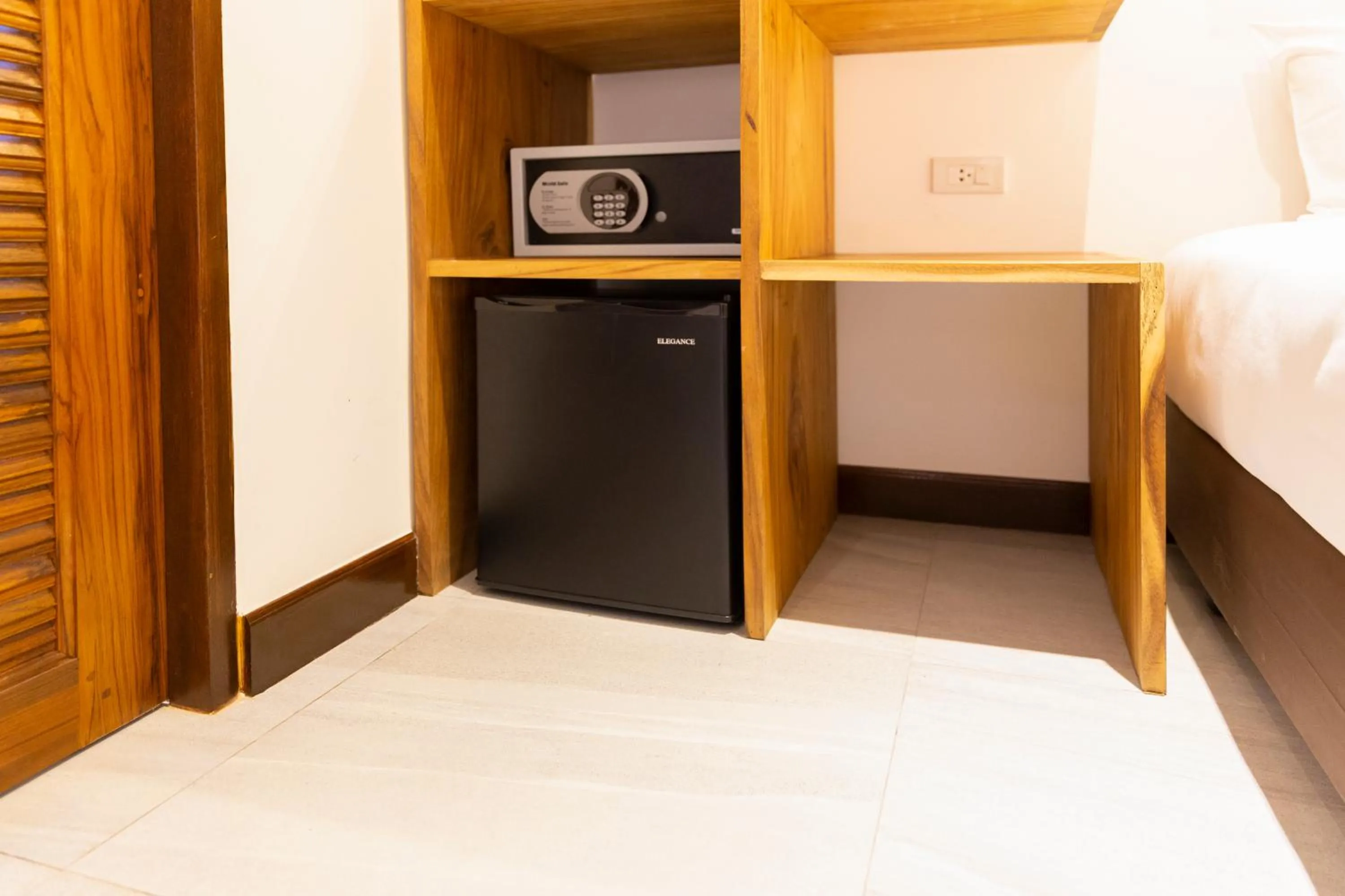 Drinks, Bed in Phuket Airport Hotel - SHA Extra Plus