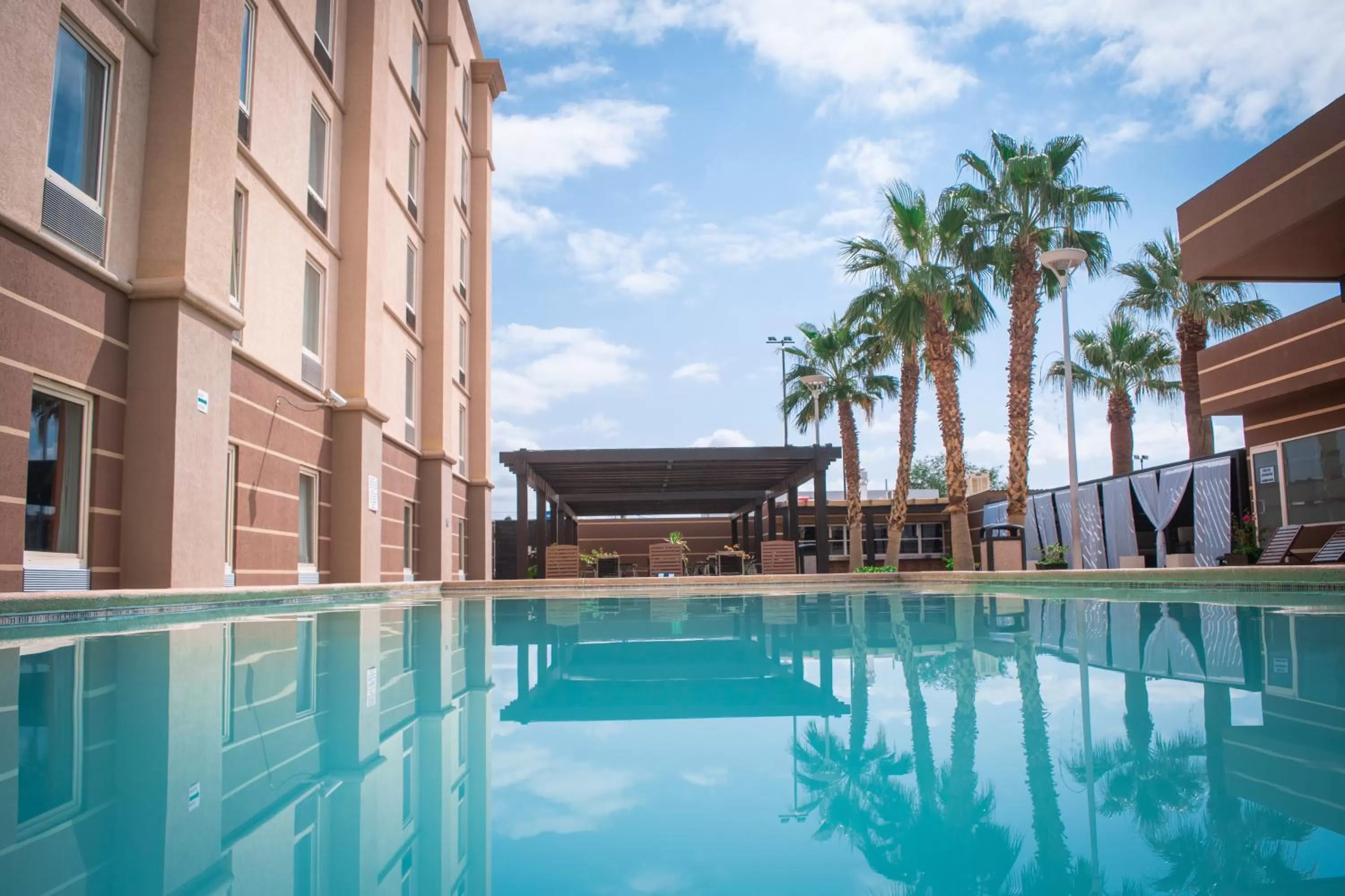 Swimming Pool in Hotel Mesaluna Near American Consulate