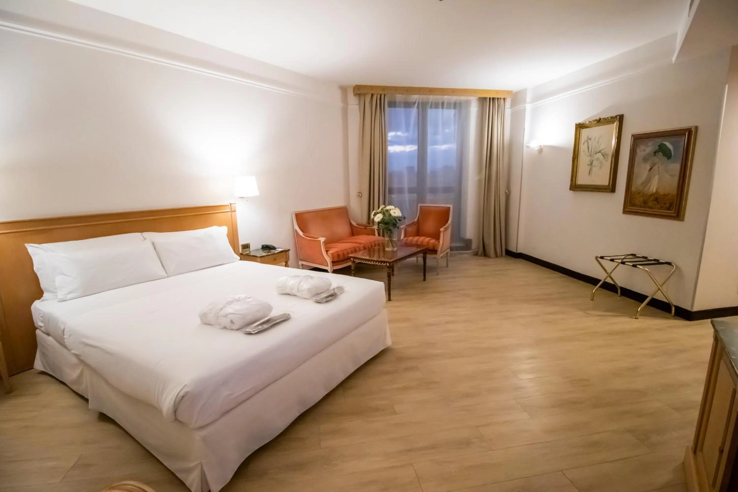 Bed in SHG Hotel De La Ville