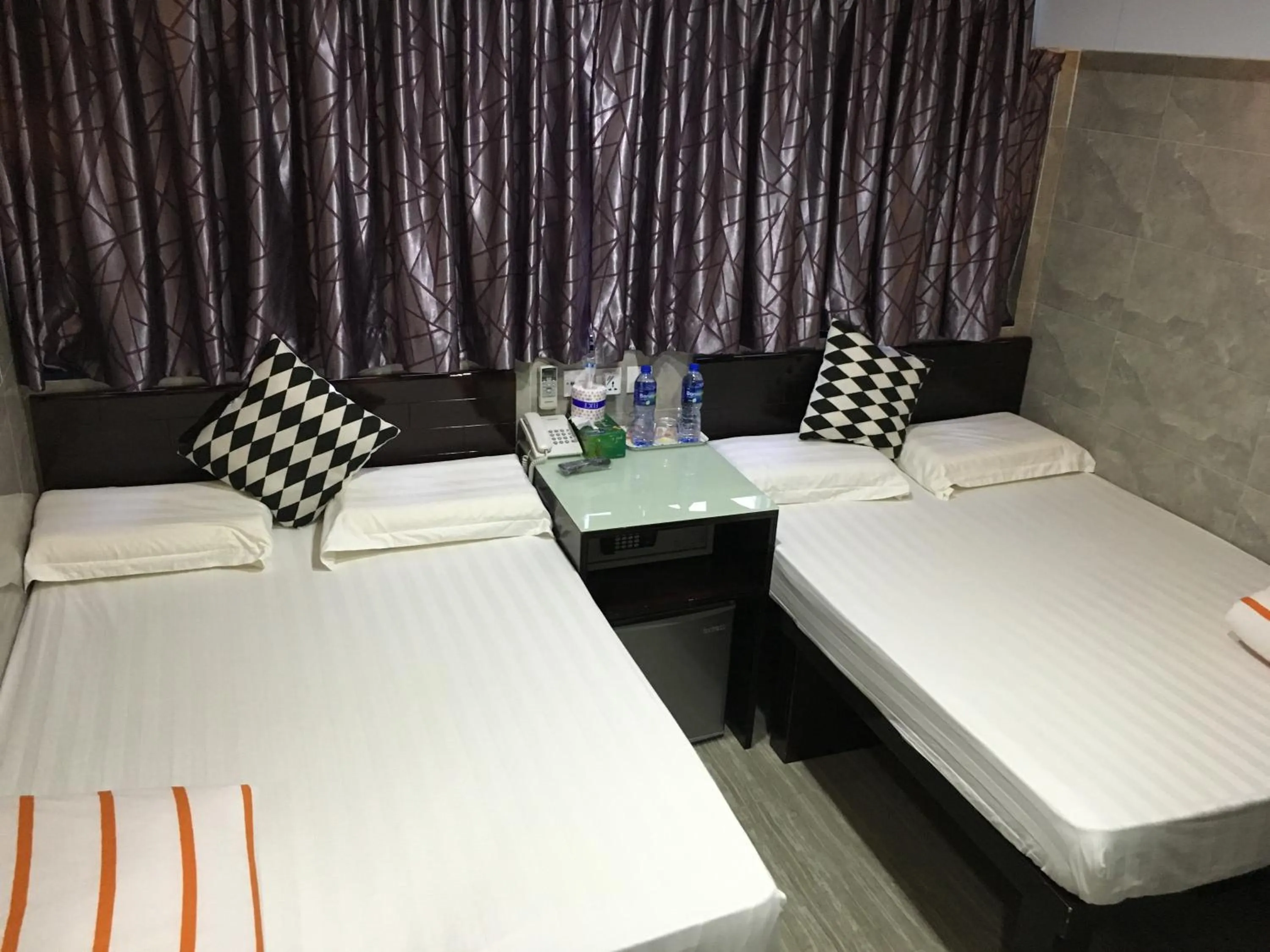 Photo of the whole room, Bed in Modern