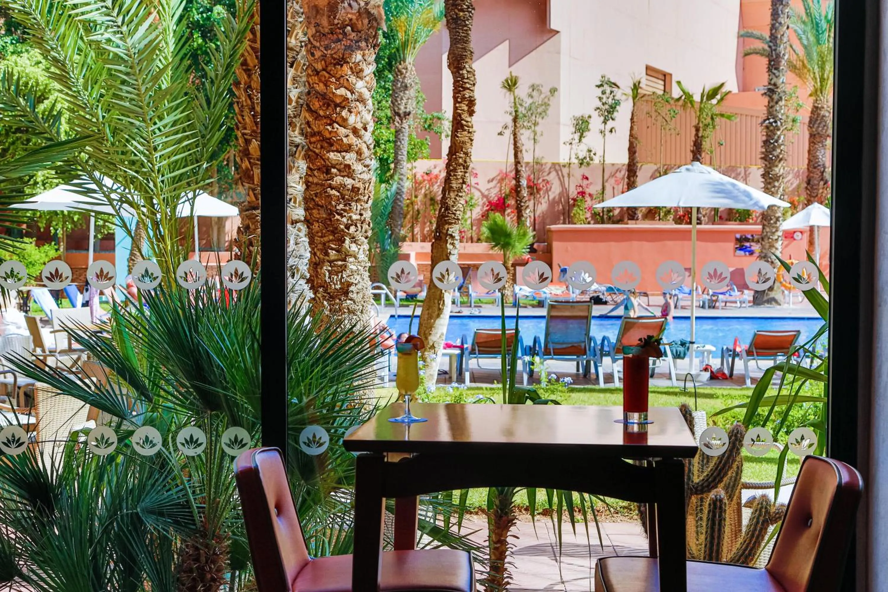 Restaurant/places to eat in Rose Aqua Park Hotel