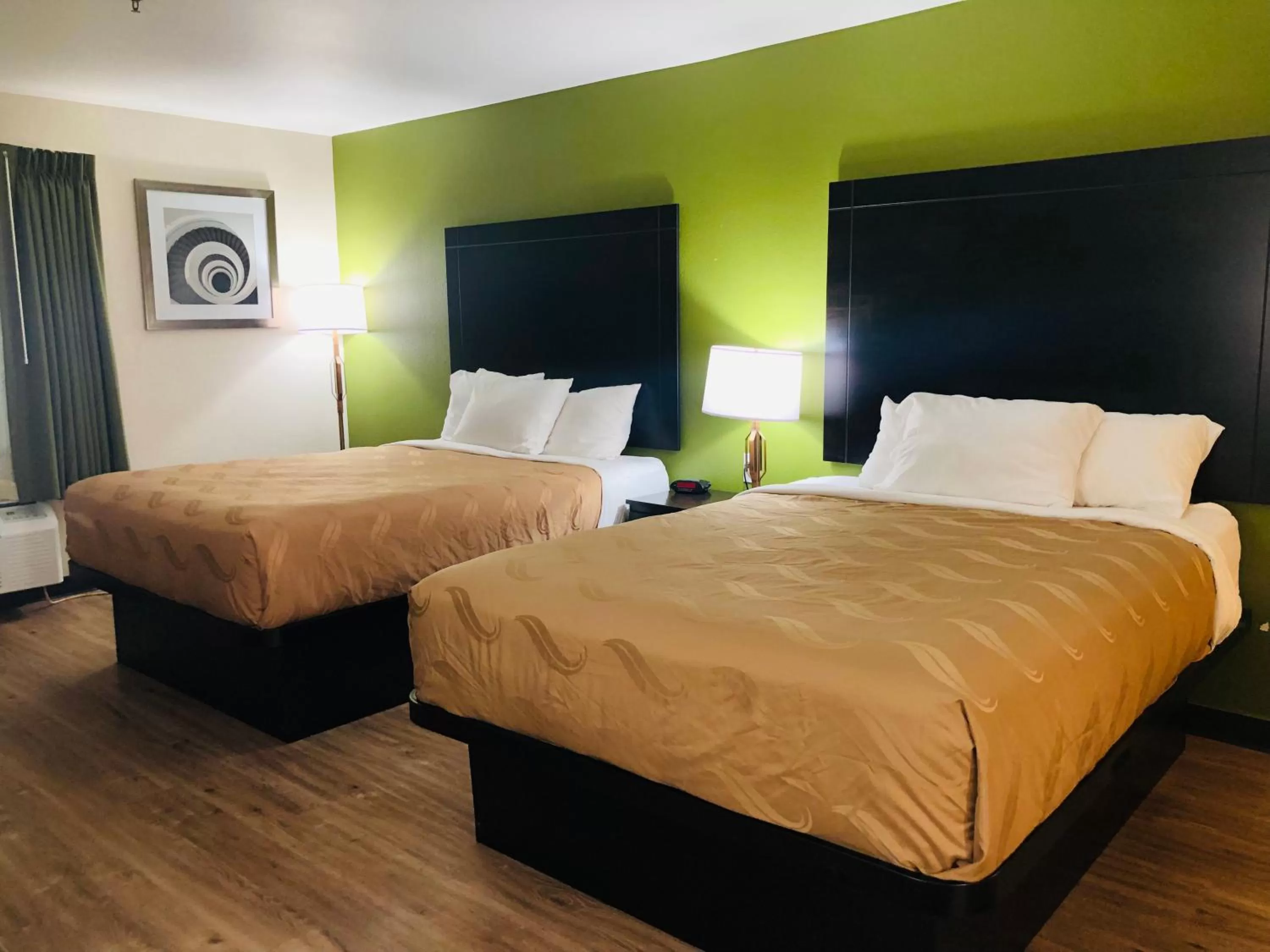 Photo of the whole room, Bed in Quality Inn & Suites Lake Charles South