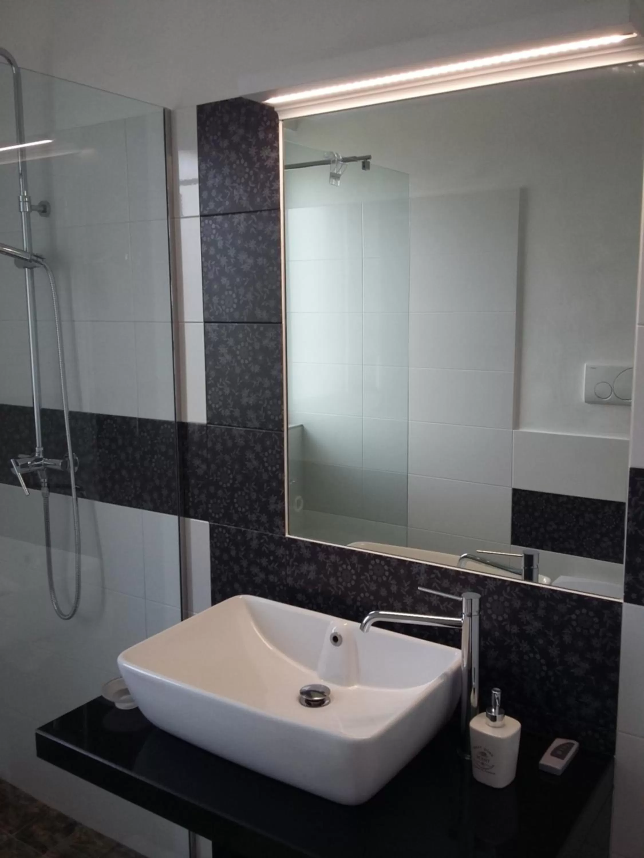 Bathroom in La Suite Negli Orti