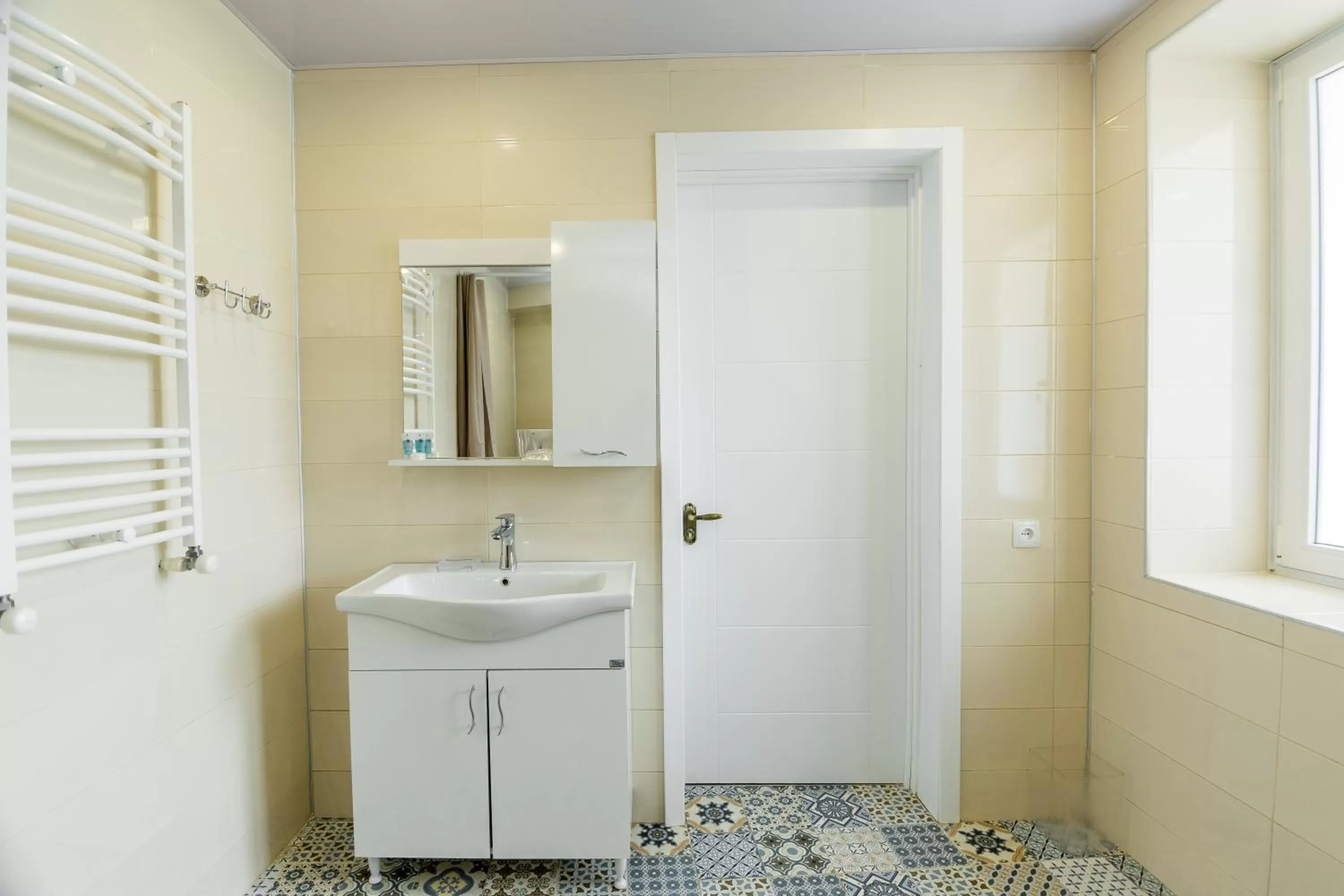 Shower in Gvino Minda