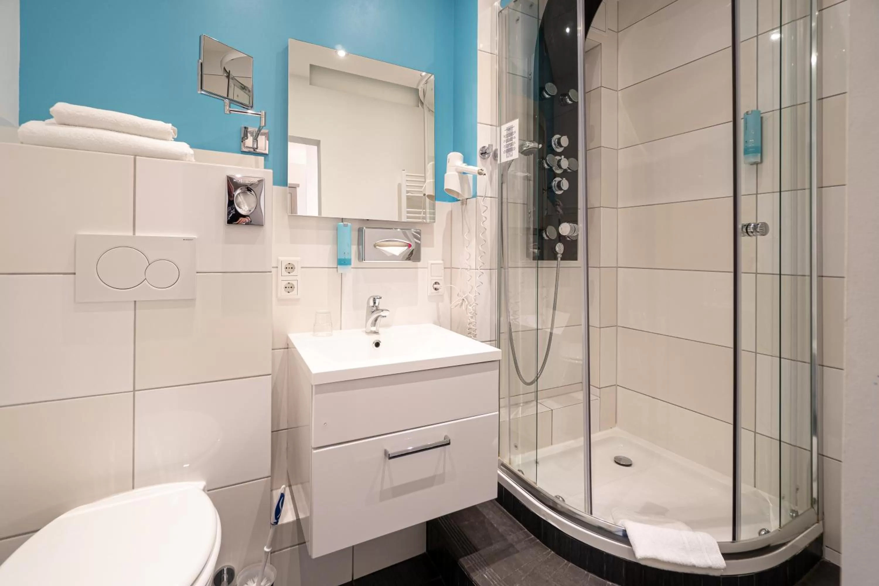 Bathroom in Hotel Deutscher Hof