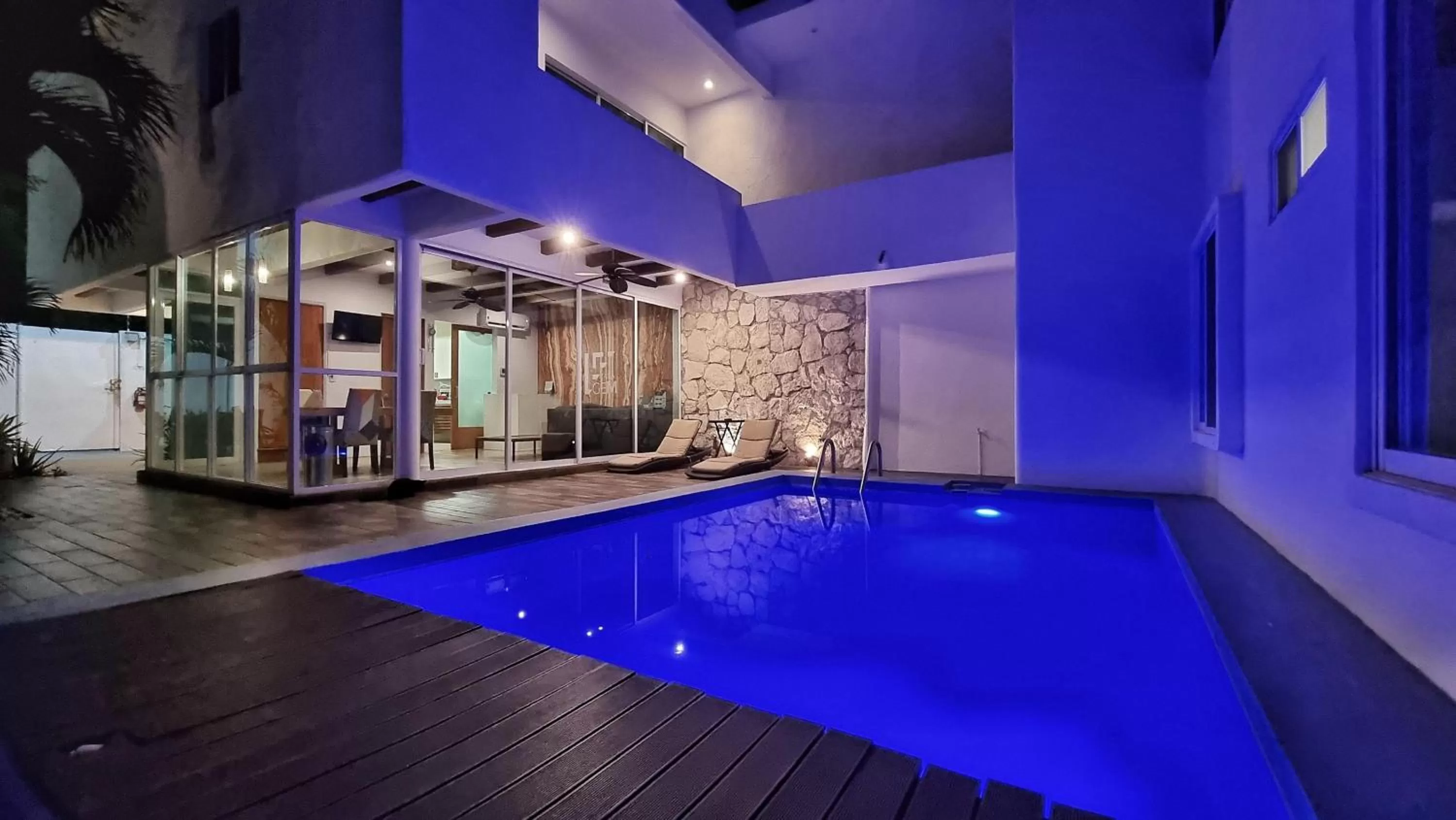 Swimming pool in Casa Gem B&B