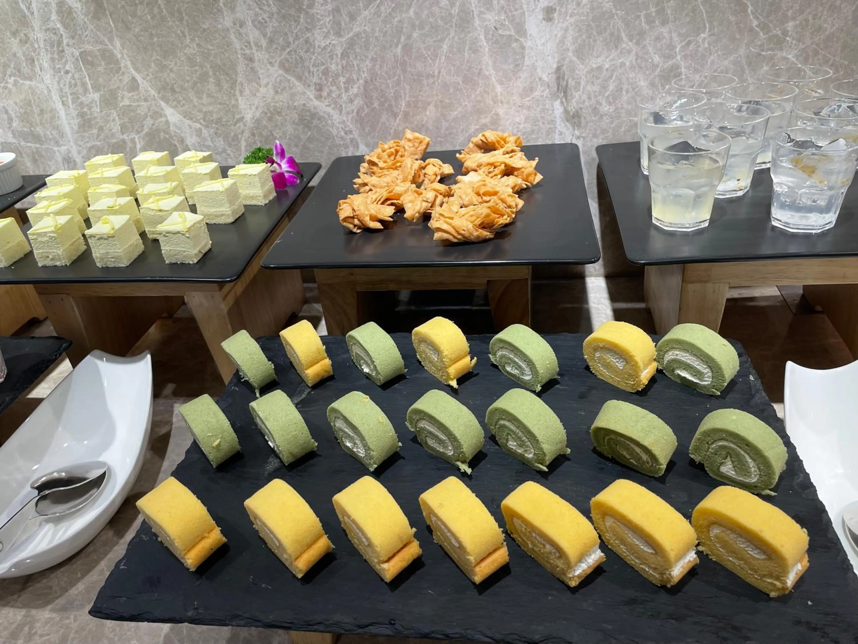 Food and drinks in Bridal Tea House Hotel