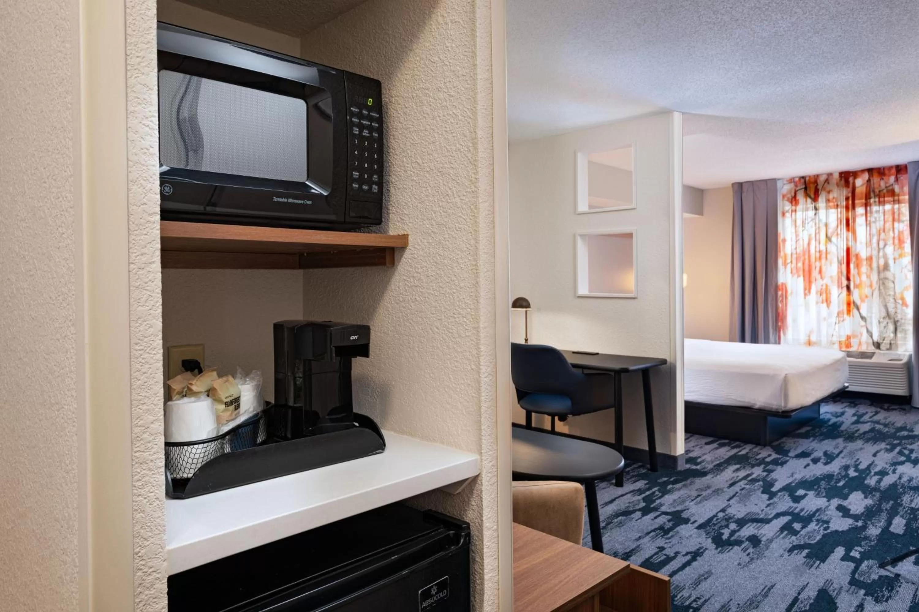 Photo of the whole room, Bed in Fairfield Inn & Suites Kansas City Airport