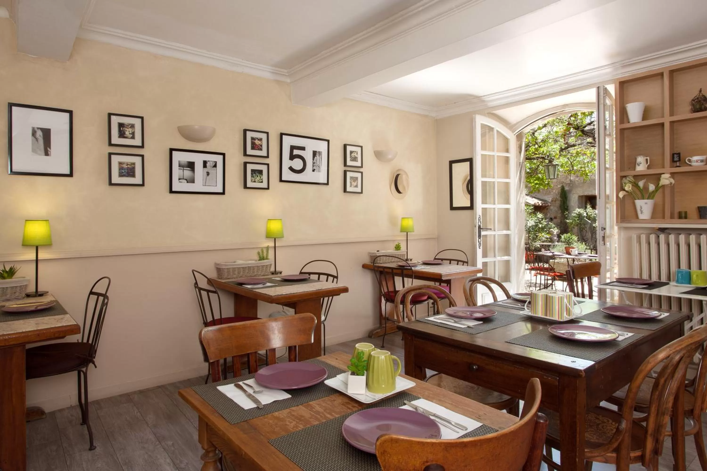 Restaurant/places to eat in Hotel De L'Atelier