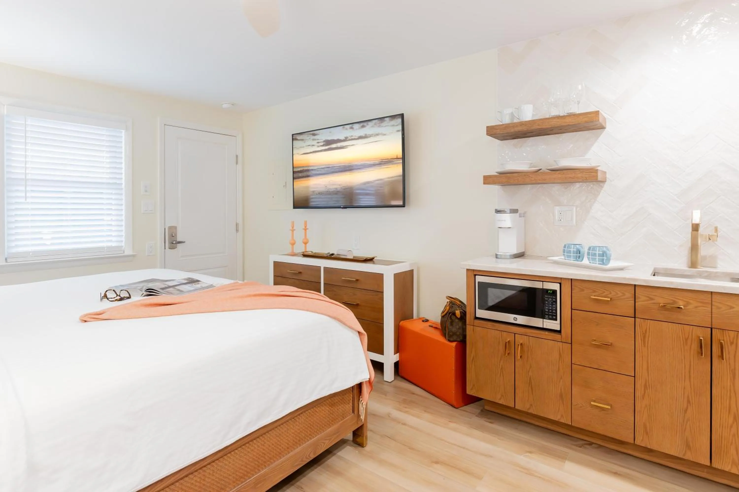 Photo of the whole room, Bed in The Beach Club on Madison Avenue