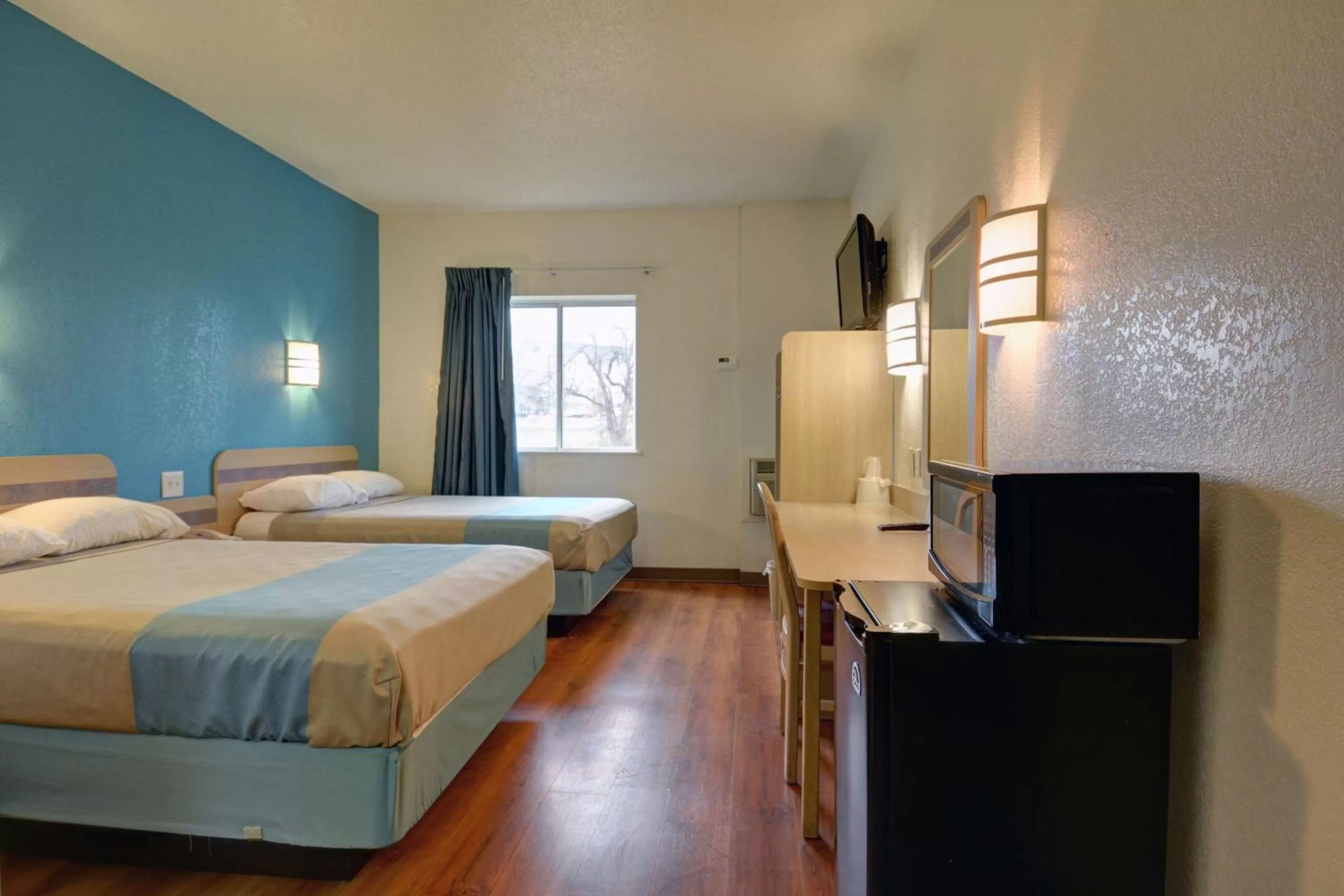 Photo of the whole room, Bed in Motel 6-Denison, TX