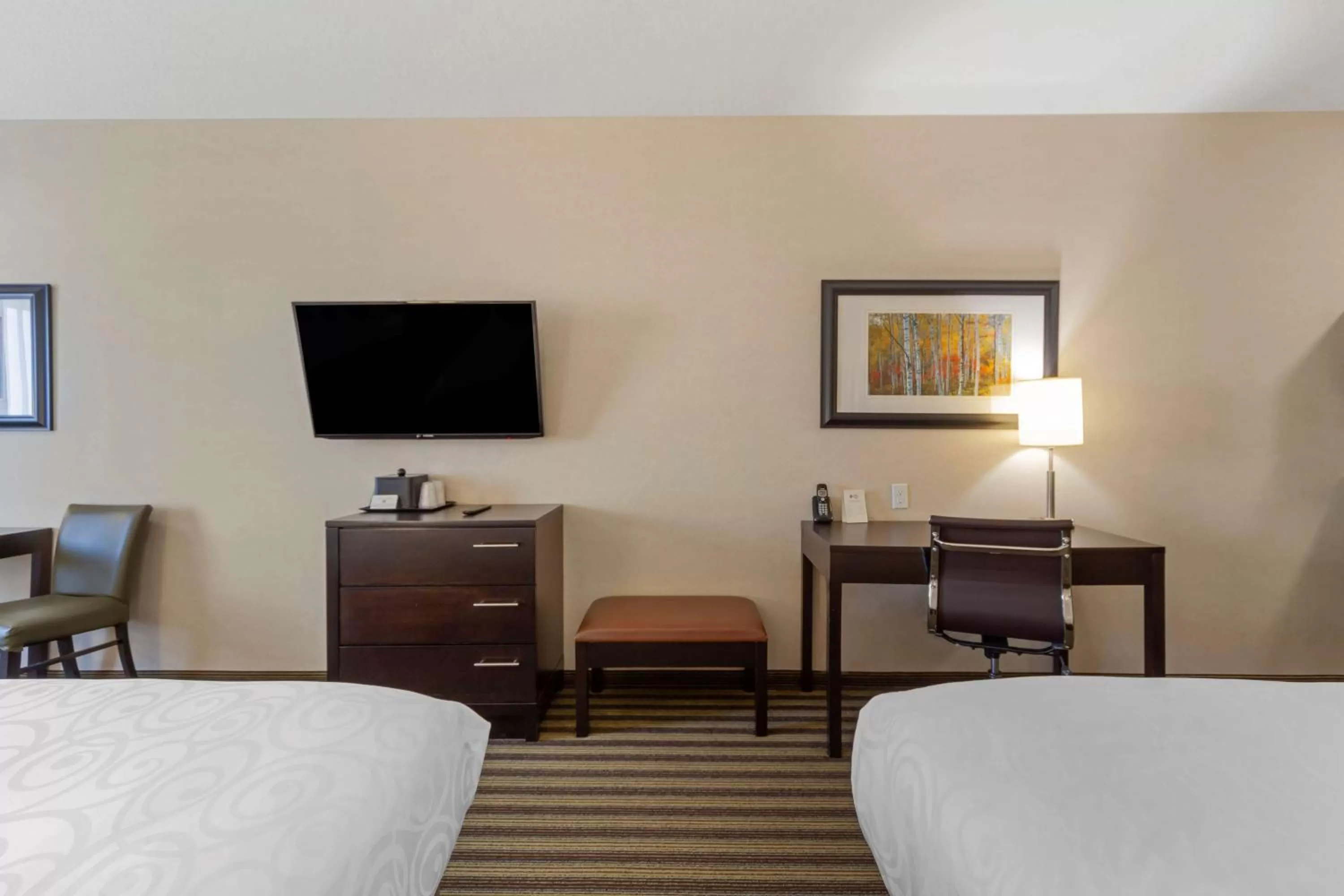 Bedroom, Bed in Best Western Plus Sherwood Park Inn & Suites