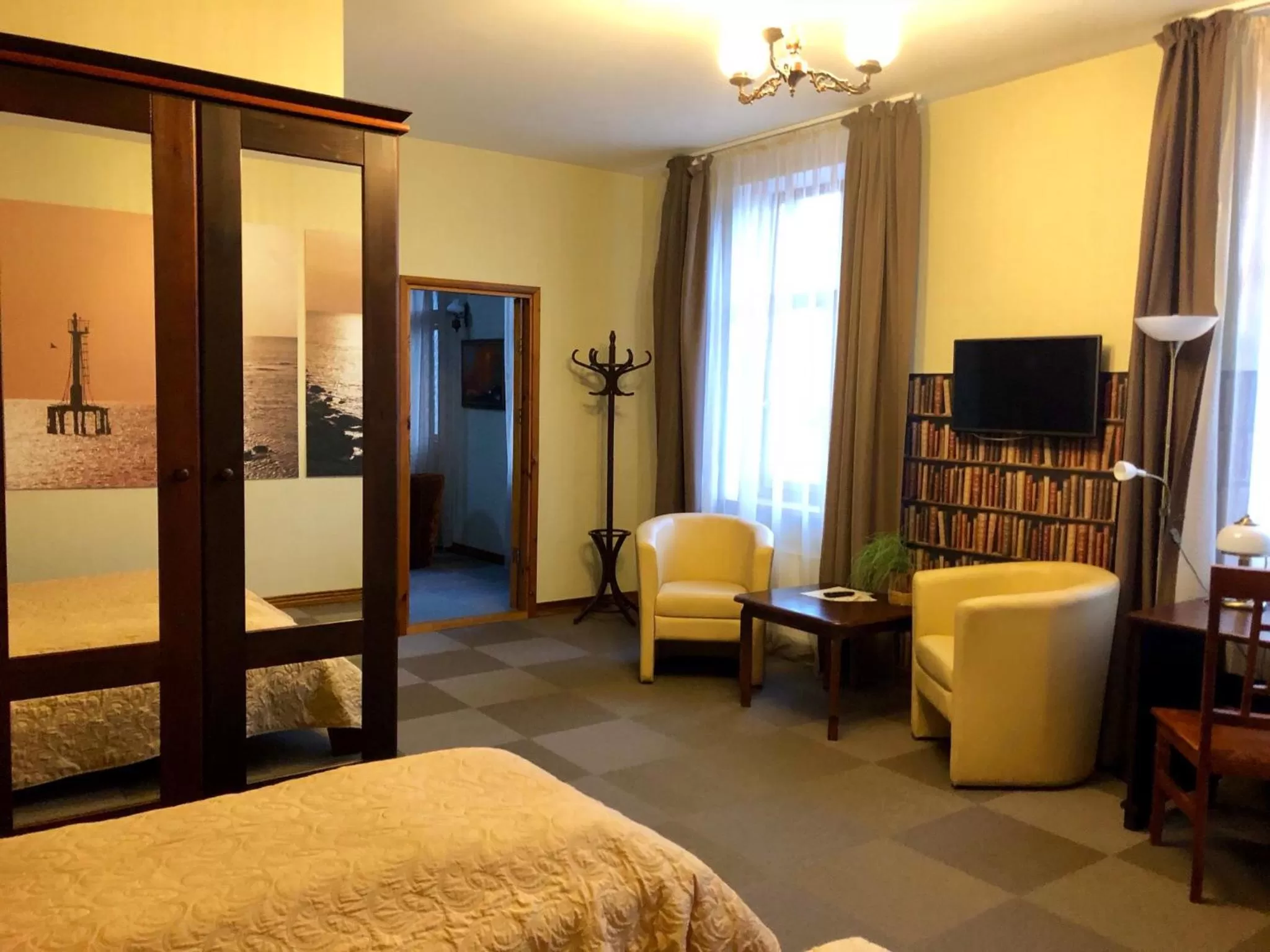 Shower, Seating Area in Hotel Vilhelmine