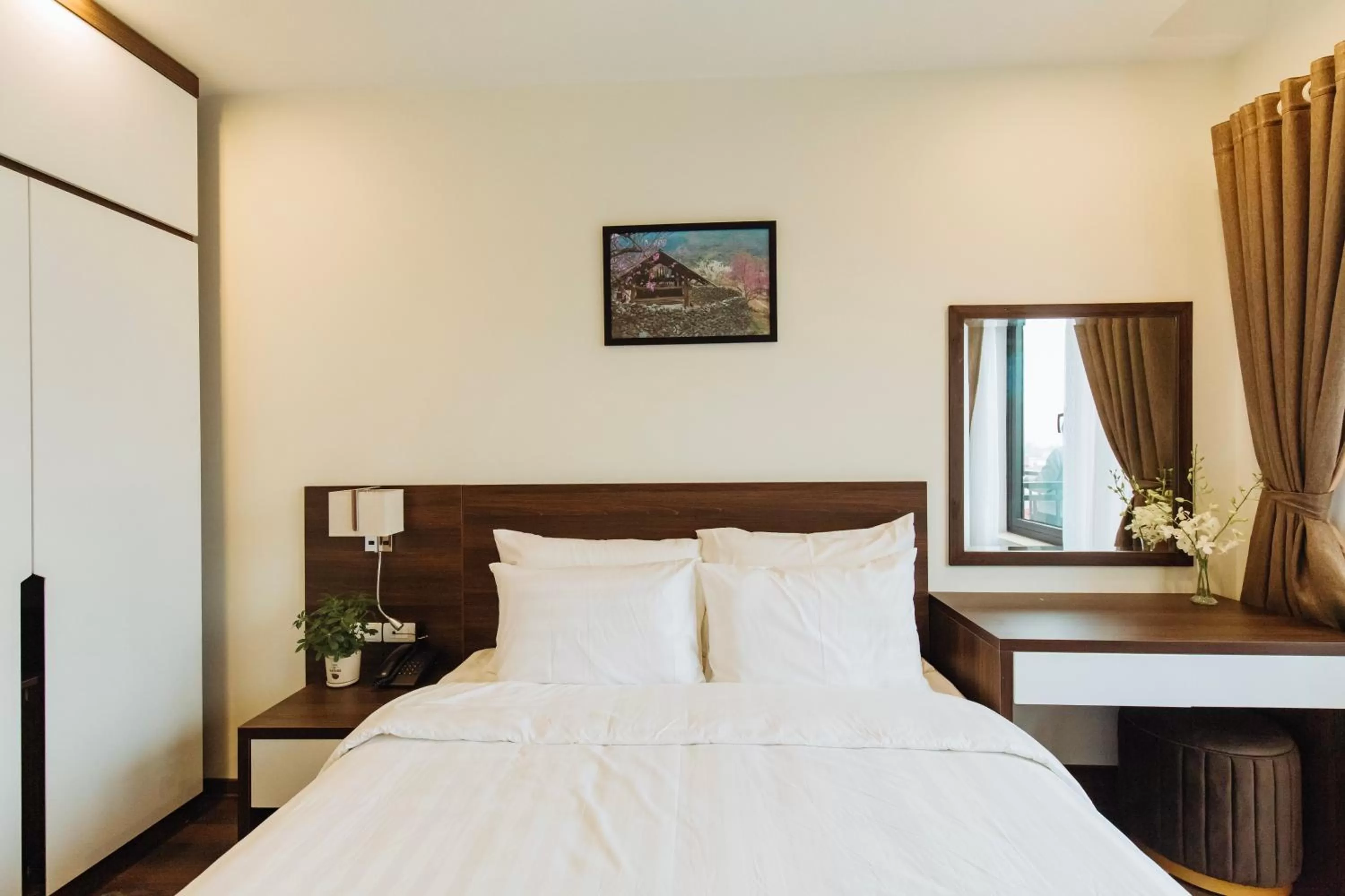 Bedroom, Bed in Paragon House and Residence