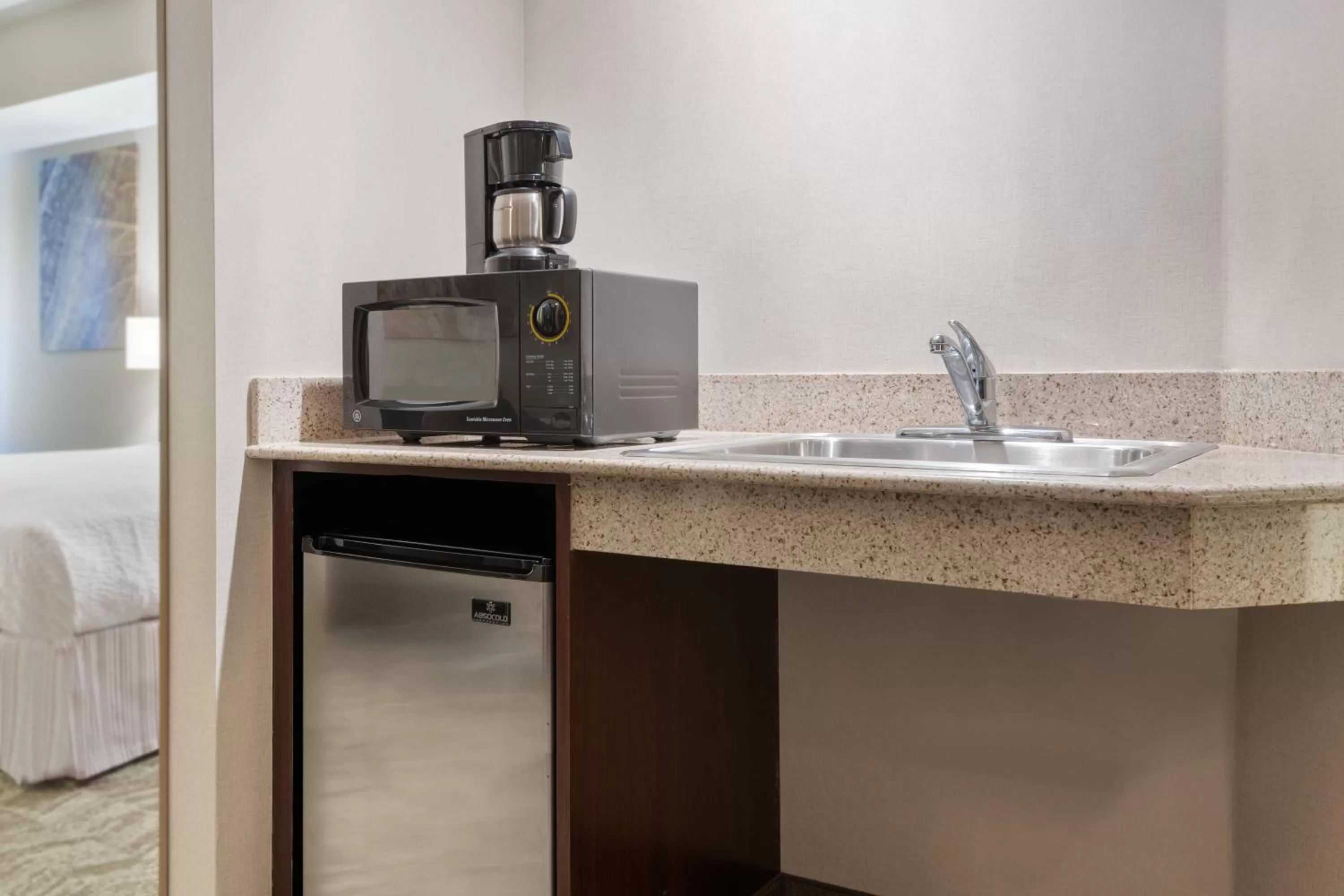 Lounge or bar in SpringHill Suites by Marriott Cleveland Solon