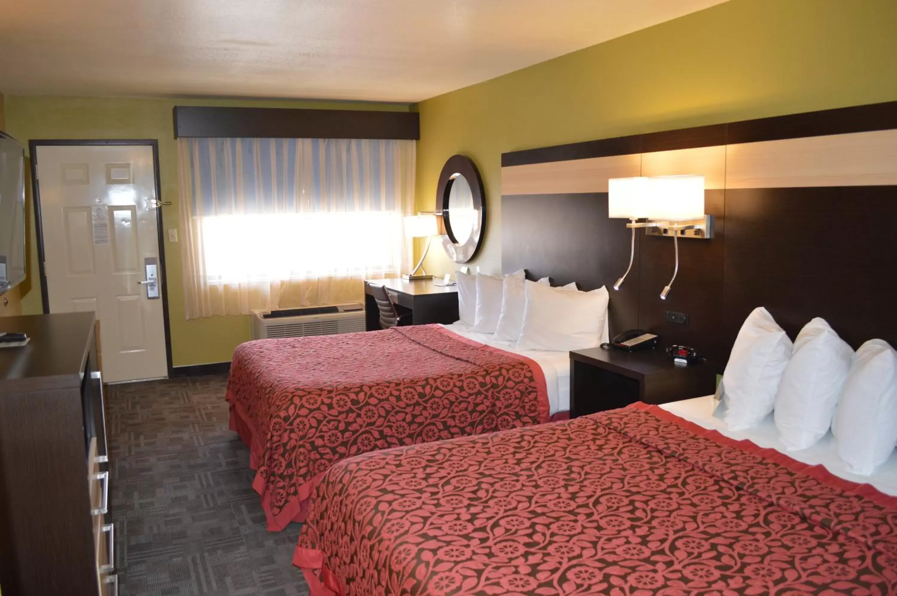 Queen Room with Two Queen Beds - Non-Smoking in Days Inn by Wyndham Carlsbad Queen Room with Two Queen Beds - Non-Smoking in Days Inn by Wyndham Carlsbad